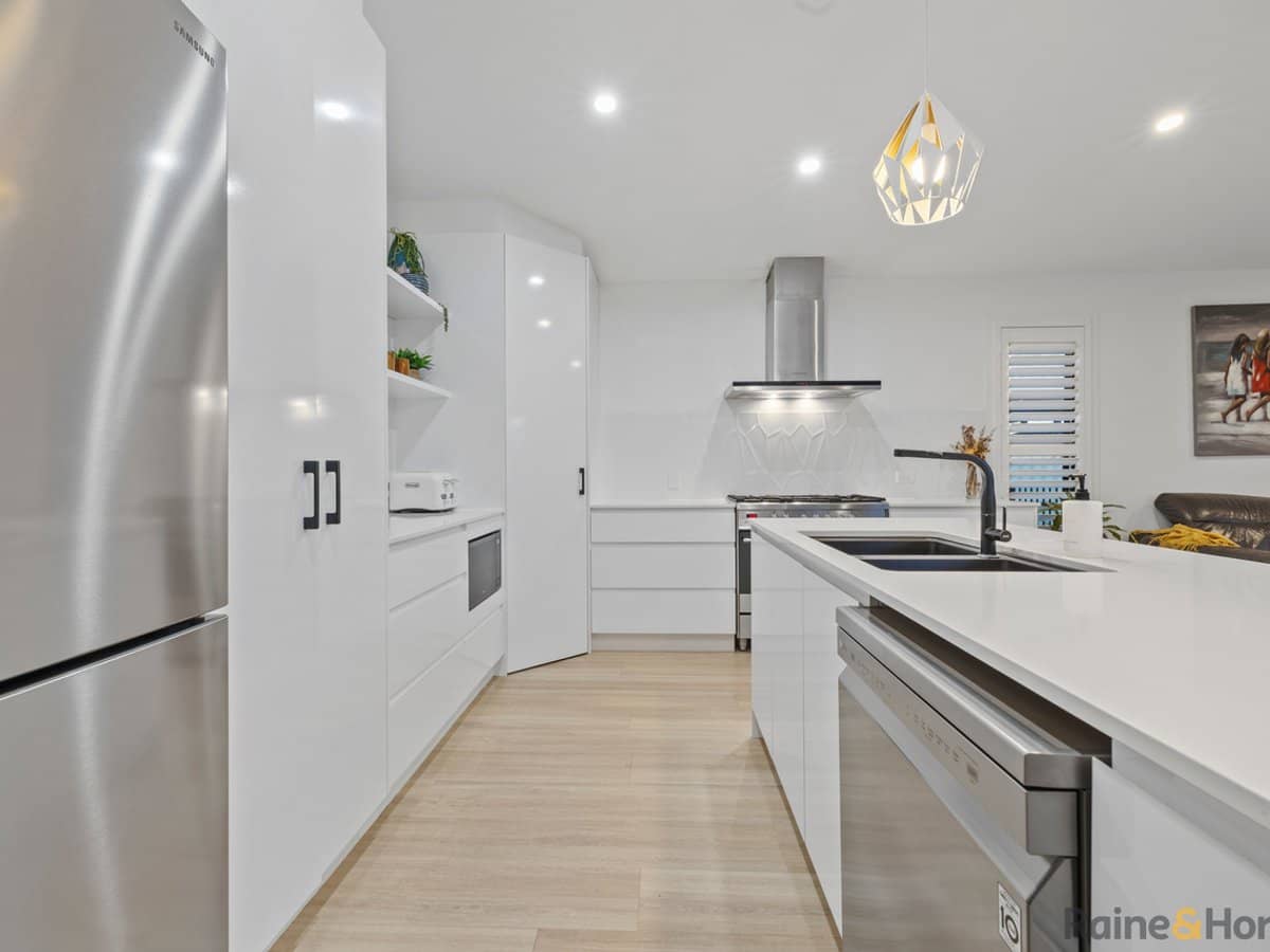 50 Overall Drive, POTTSVILLE - Thumbnail 9