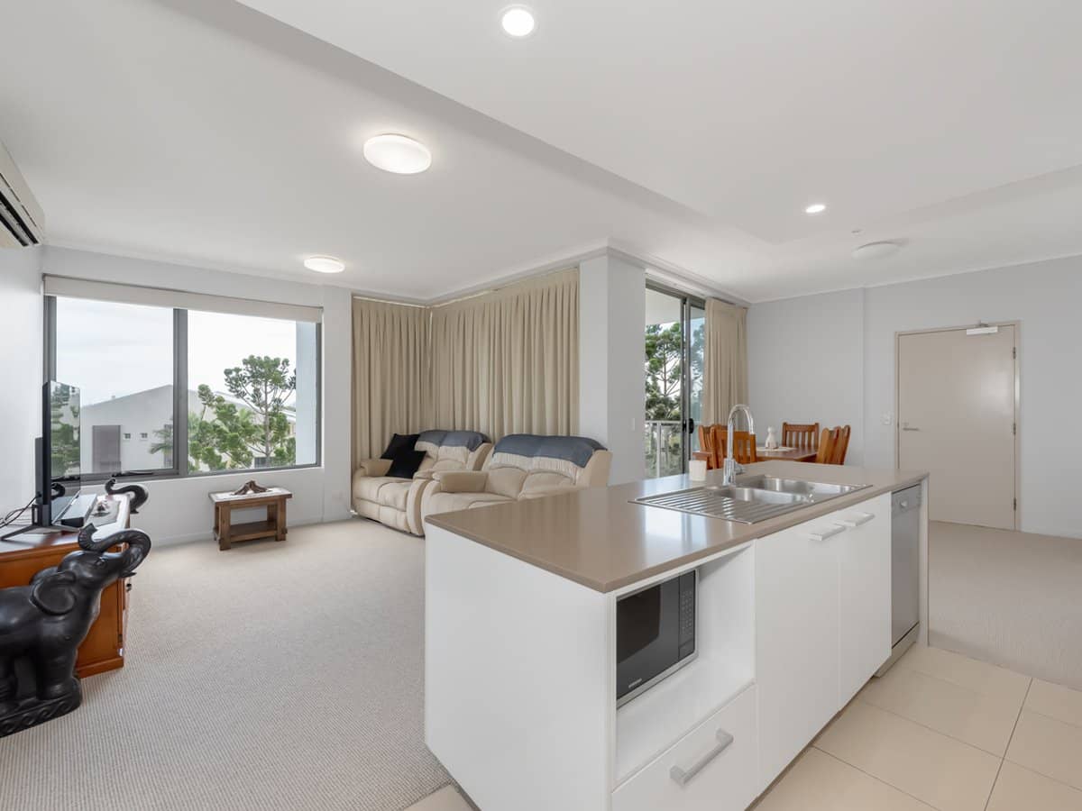 133 Laver Drive, ROBINA - Thumbnail 4