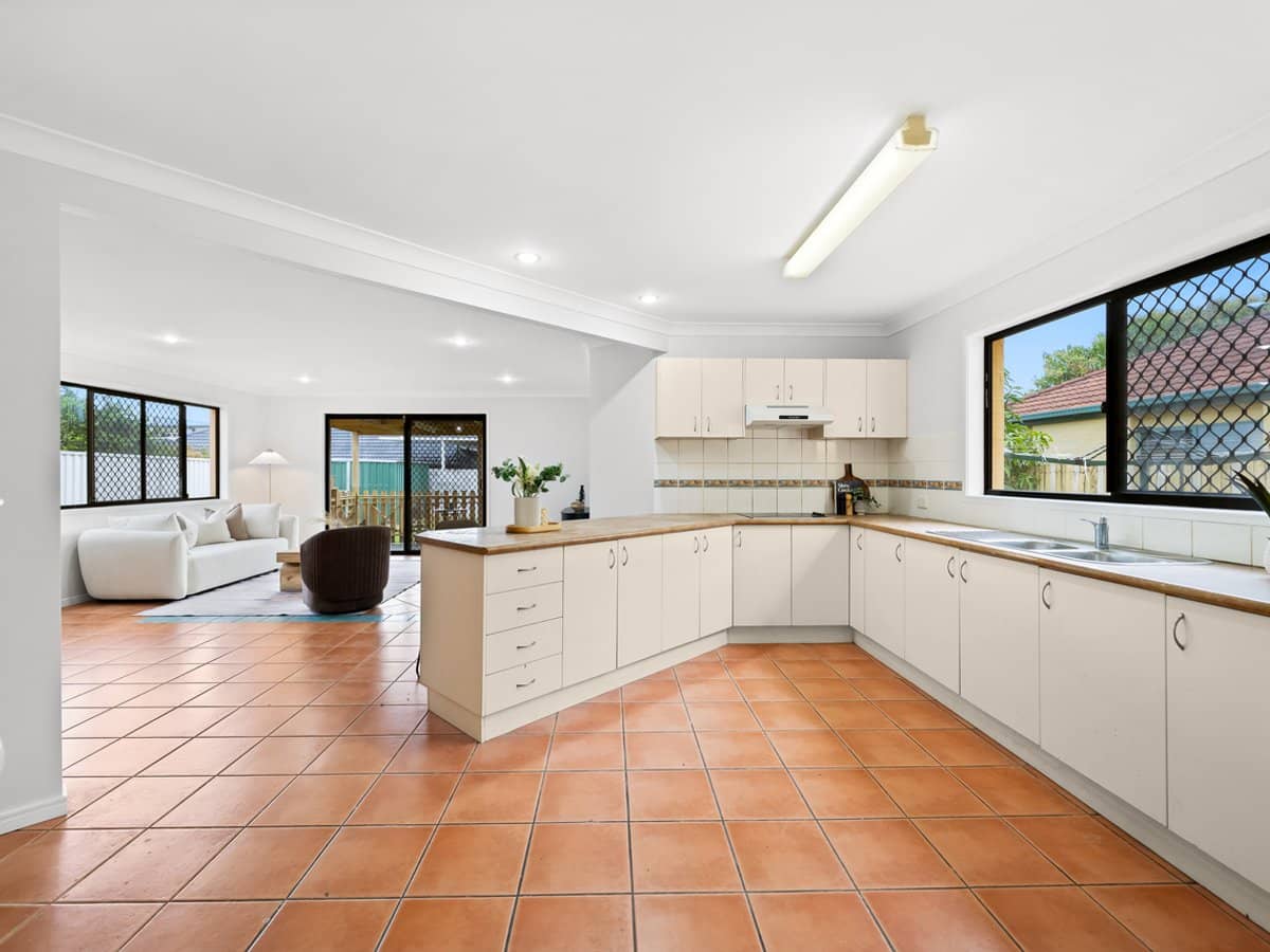 21 Hillcrest Street, SUNNYBANK HILLS - Thumbnail 16