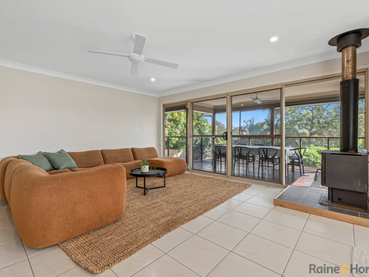 8 Euodia Avenue, POTTSVILLE - Thumbnail 5