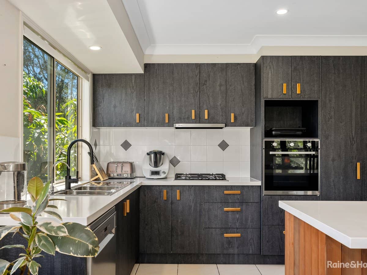 8 Euodia Avenue, POTTSVILLE - Thumbnail 6