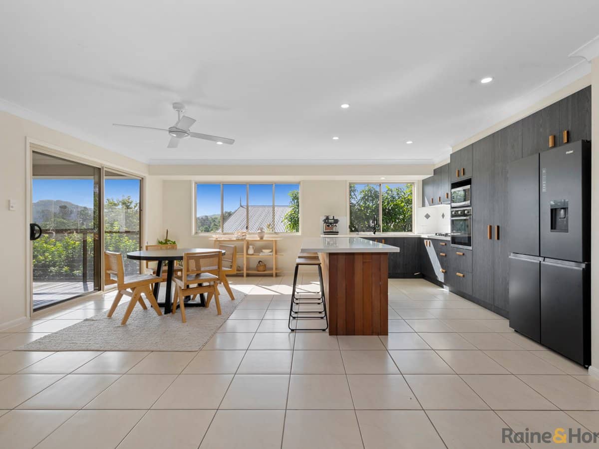 8 Euodia Avenue, POTTSVILLE - Thumbnail 8