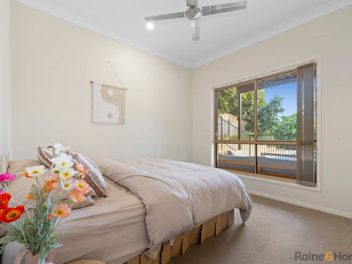 8 Euodia Avenue, POTTSVILLE - Thumbnail 11