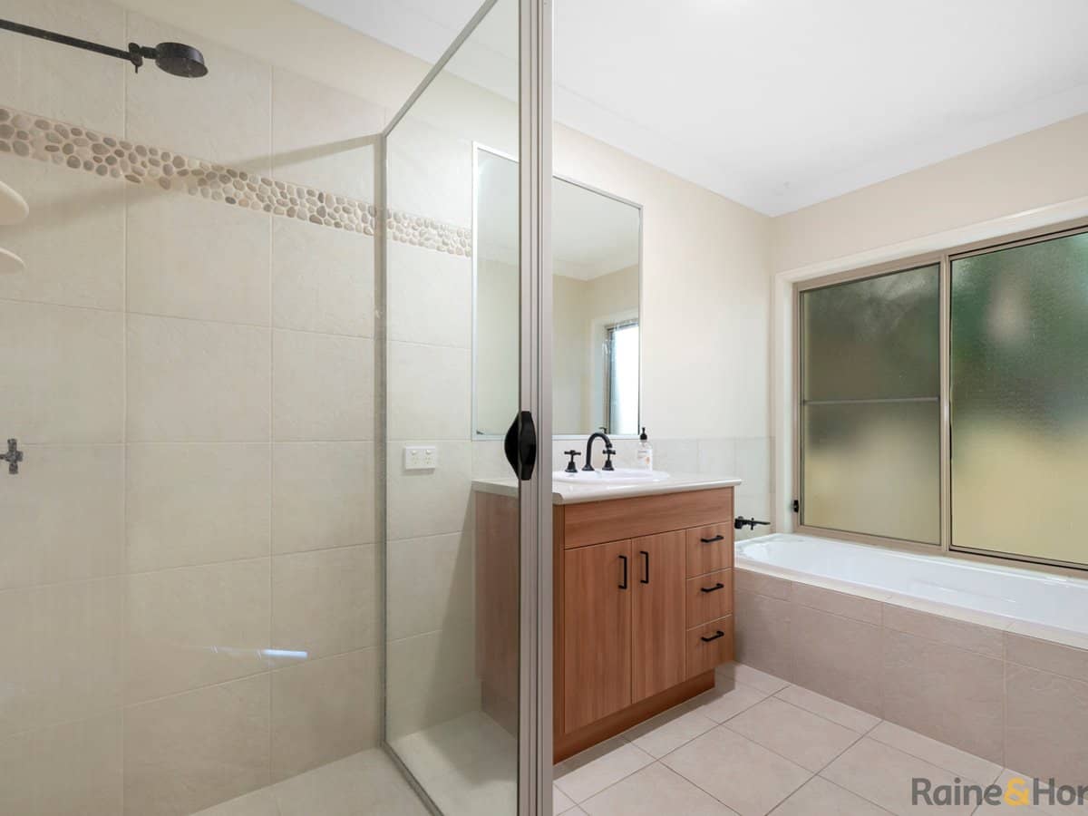 8 Euodia Avenue, POTTSVILLE - Thumbnail 12