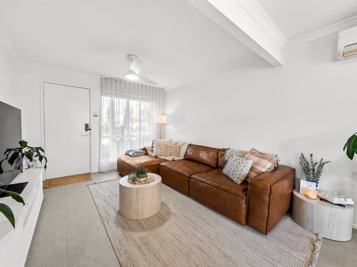 8 Honeysuckle Way, Calamvale - Thumbnail 2