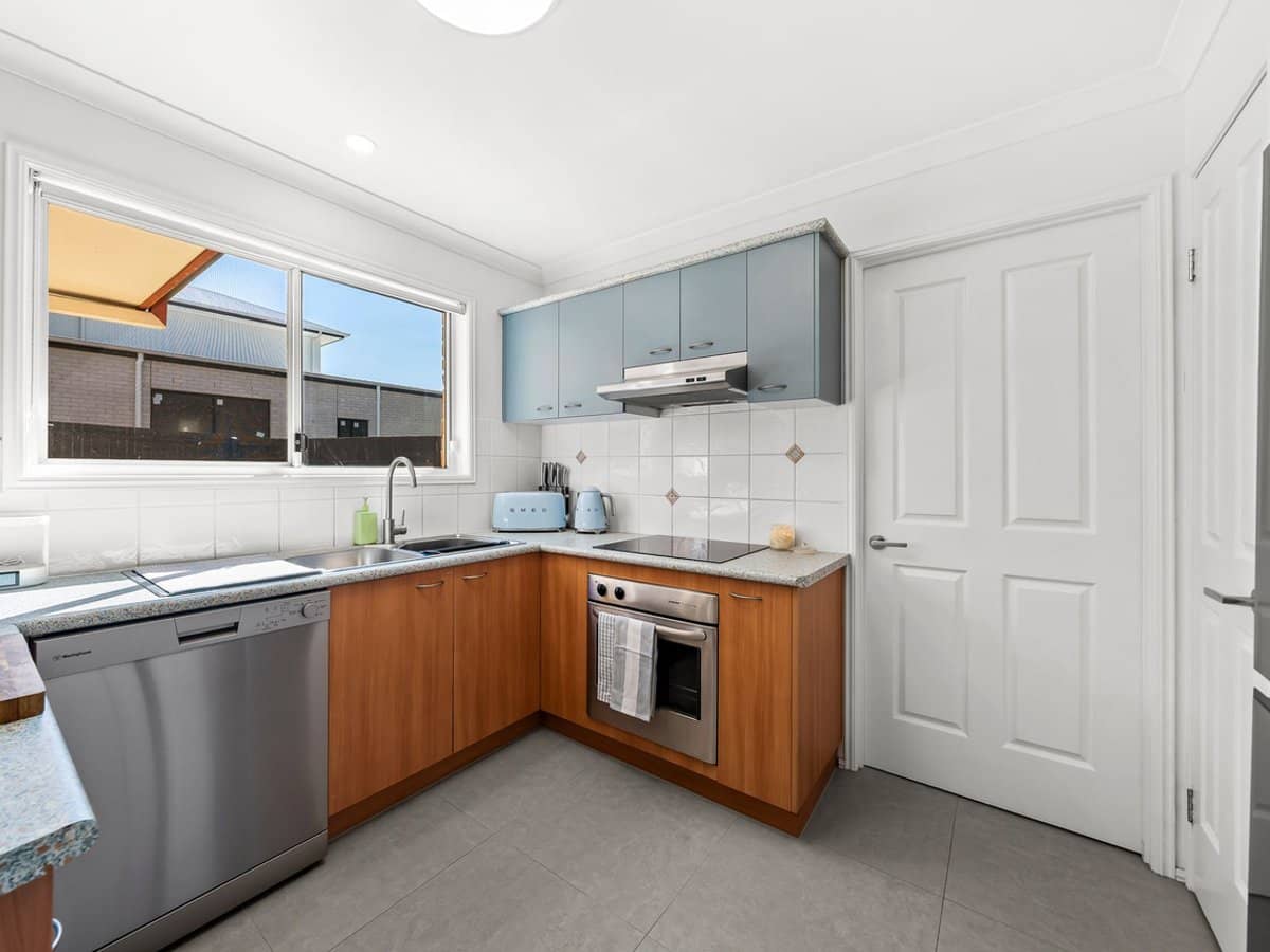 8 Honeysuckle Way, Calamvale - Thumbnail 6