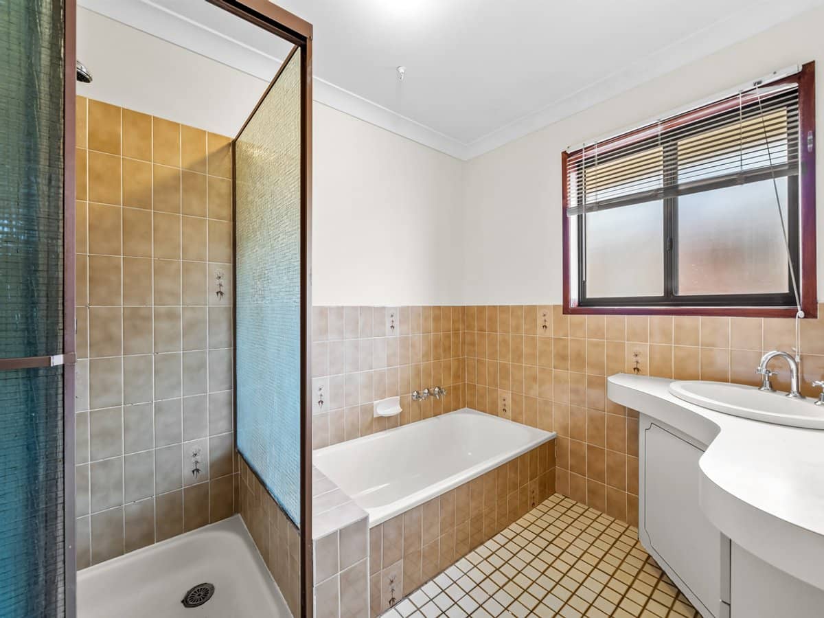 9 Pineneedle Place, SUNNYBANK HILLS - Thumbnail 1