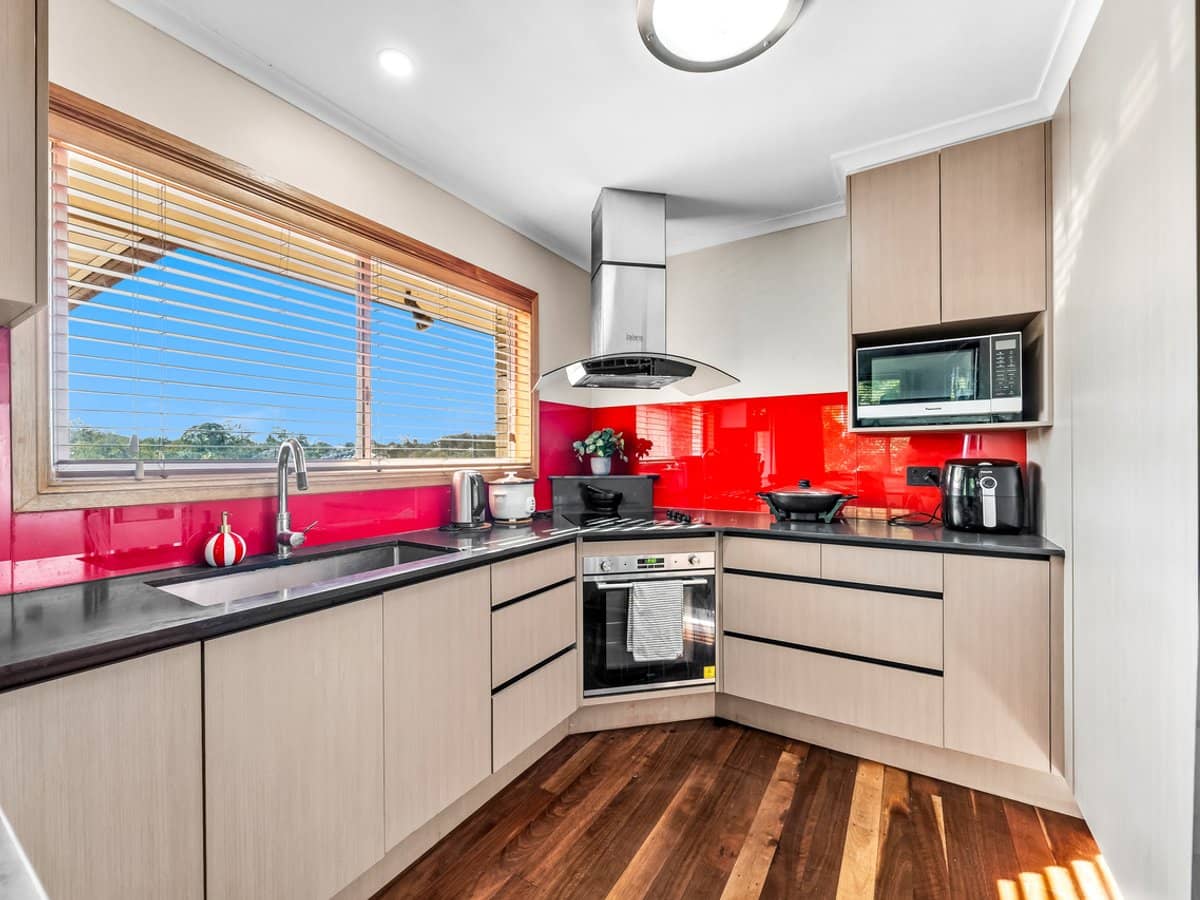 84 Mingera Street, MANSFIELD - Thumbnail 6