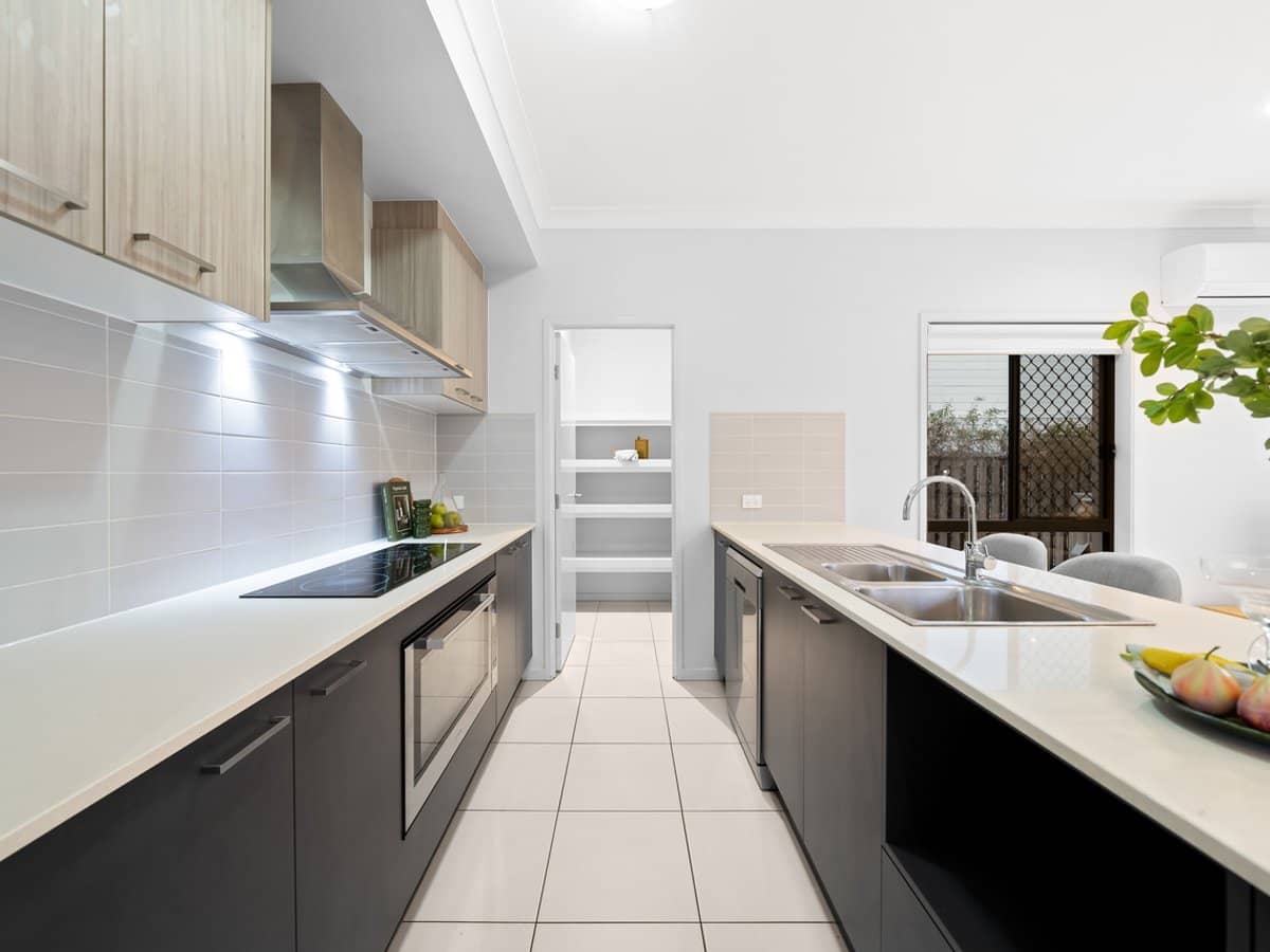 14 Goshawk Crescent, ROCHEDALE - Thumbnail 2