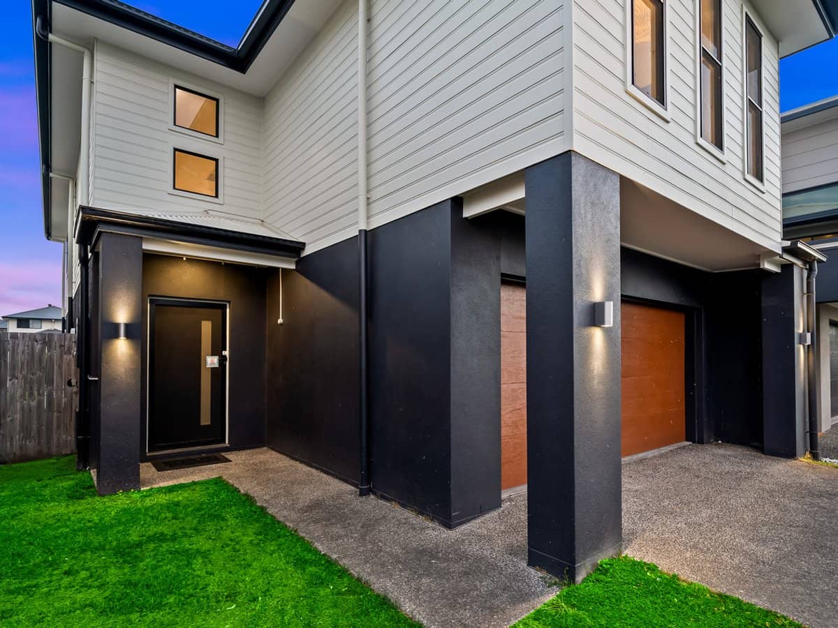 106 Fisher Street, ROCHEDALE - Thumbnail 2