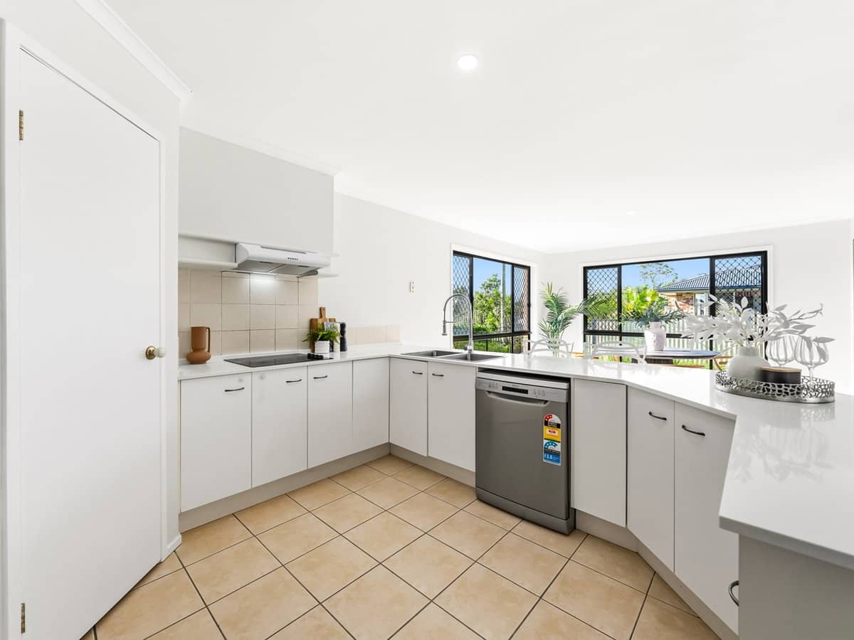 2 Lochano Close, PARKINSON - Thumbnail 8