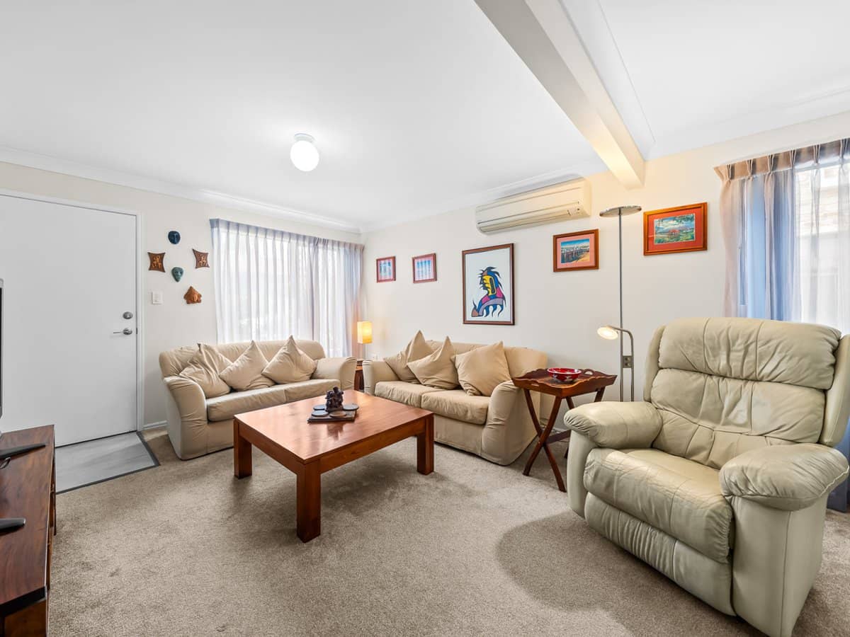 160 Chesterfield Crescent, KURABY - Thumbnail 2