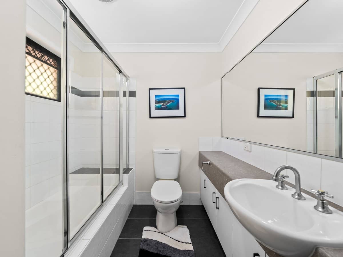 160 Chesterfield Crescent, KURABY - Thumbnail 12