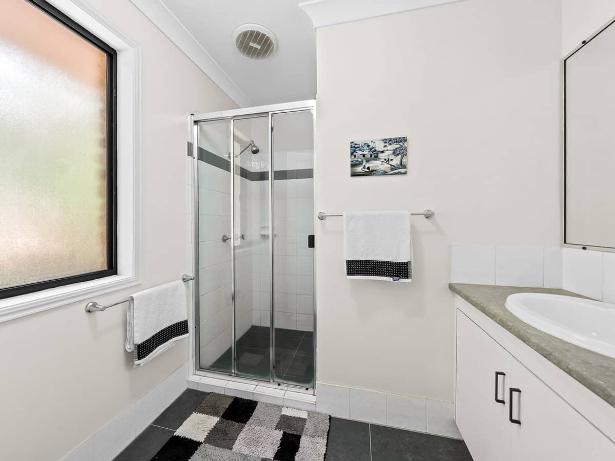 160 Chesterfield Crescent, KURABY - Thumbnail 13