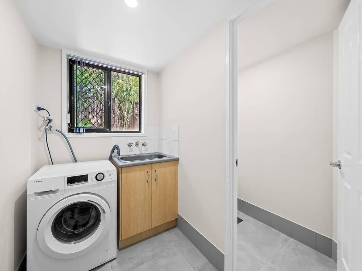 160 Chesterfield Crescent, KURABY - Thumbnail 14