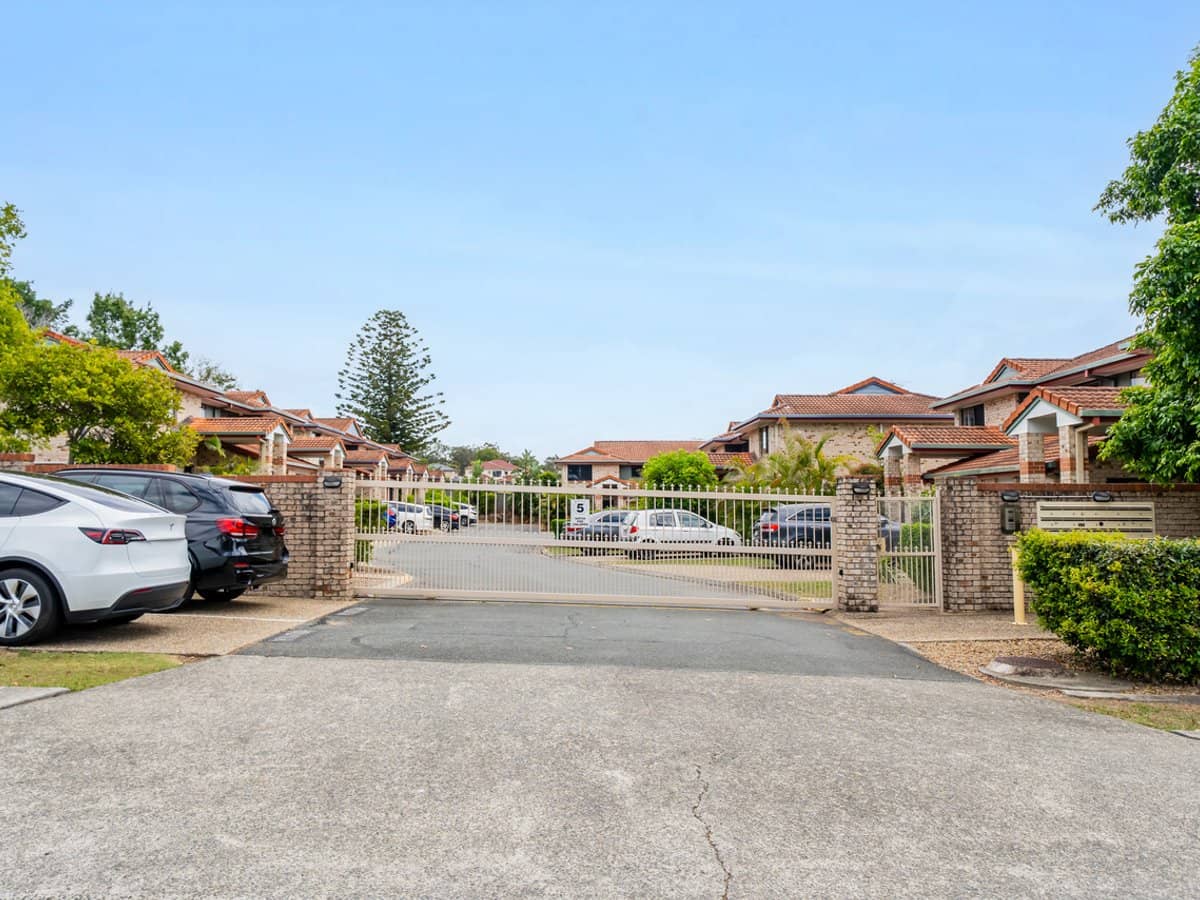 160 Chesterfield Crescent, KURABY - Thumbnail 18