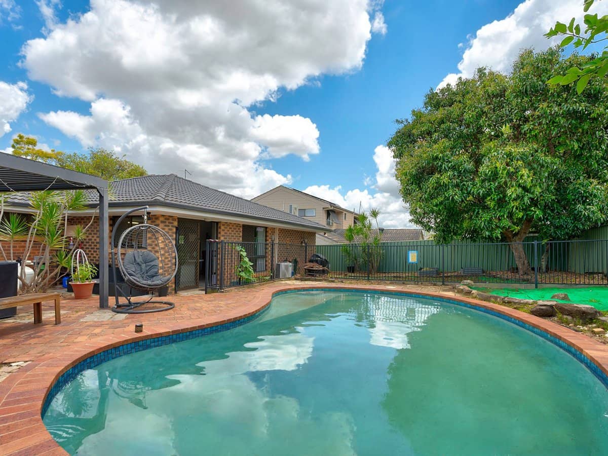 8 Adair Court, SPRINGWOOD - Thumbnail 1