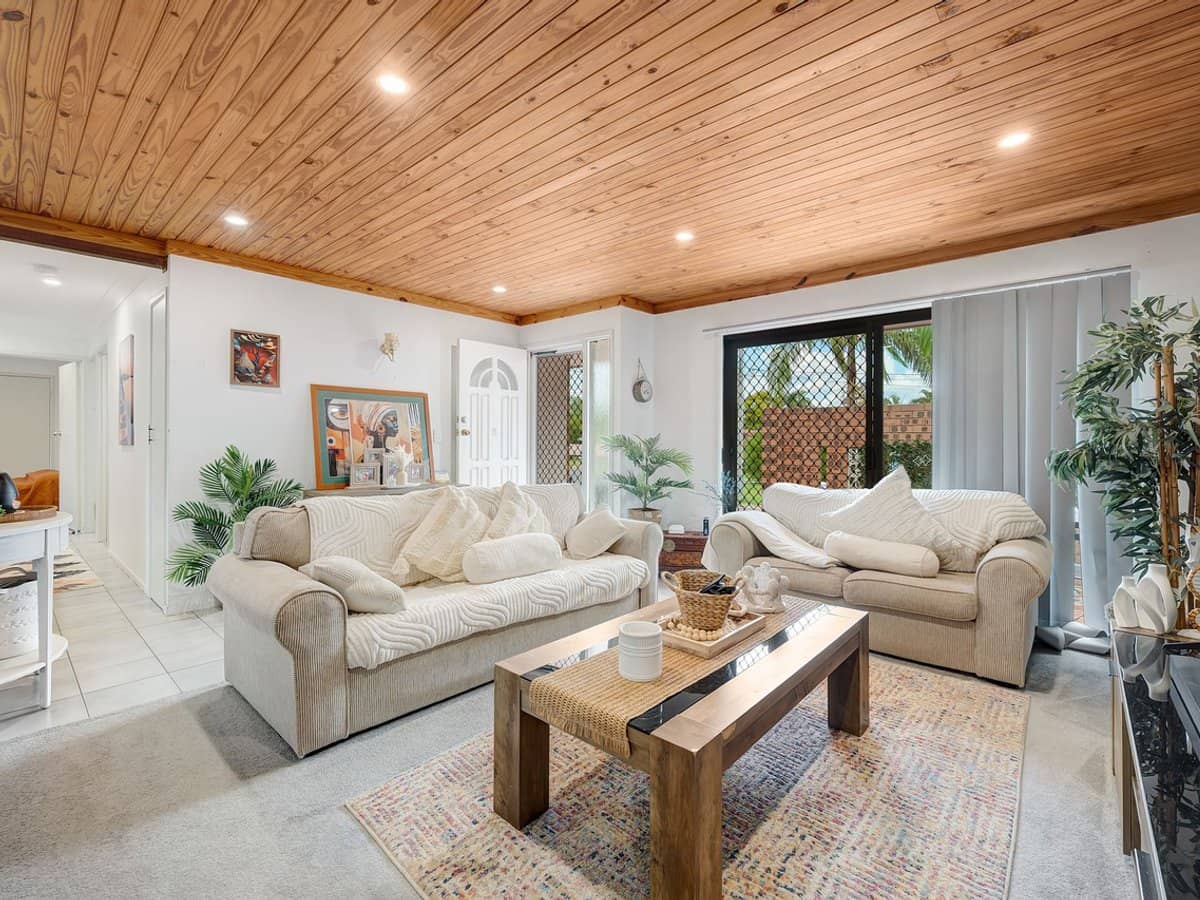 8 Adair Court, SPRINGWOOD - Thumbnail 2