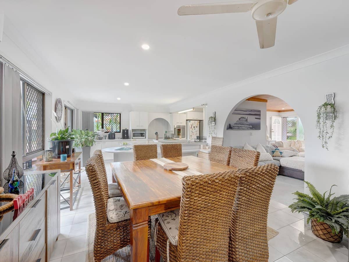 8 Adair Court, SPRINGWOOD - Thumbnail 4