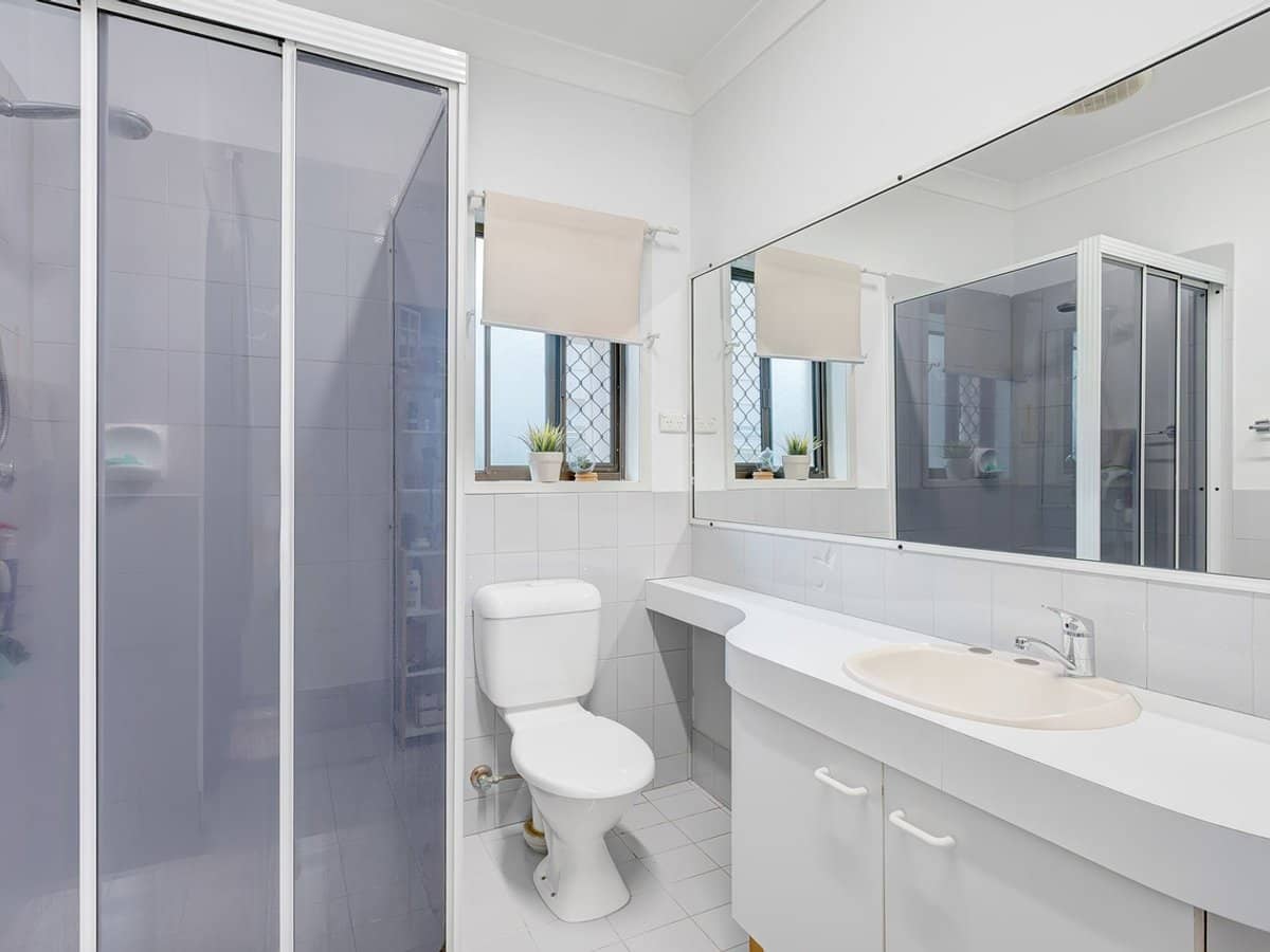 8 Adair Court, SPRINGWOOD - Thumbnail 11