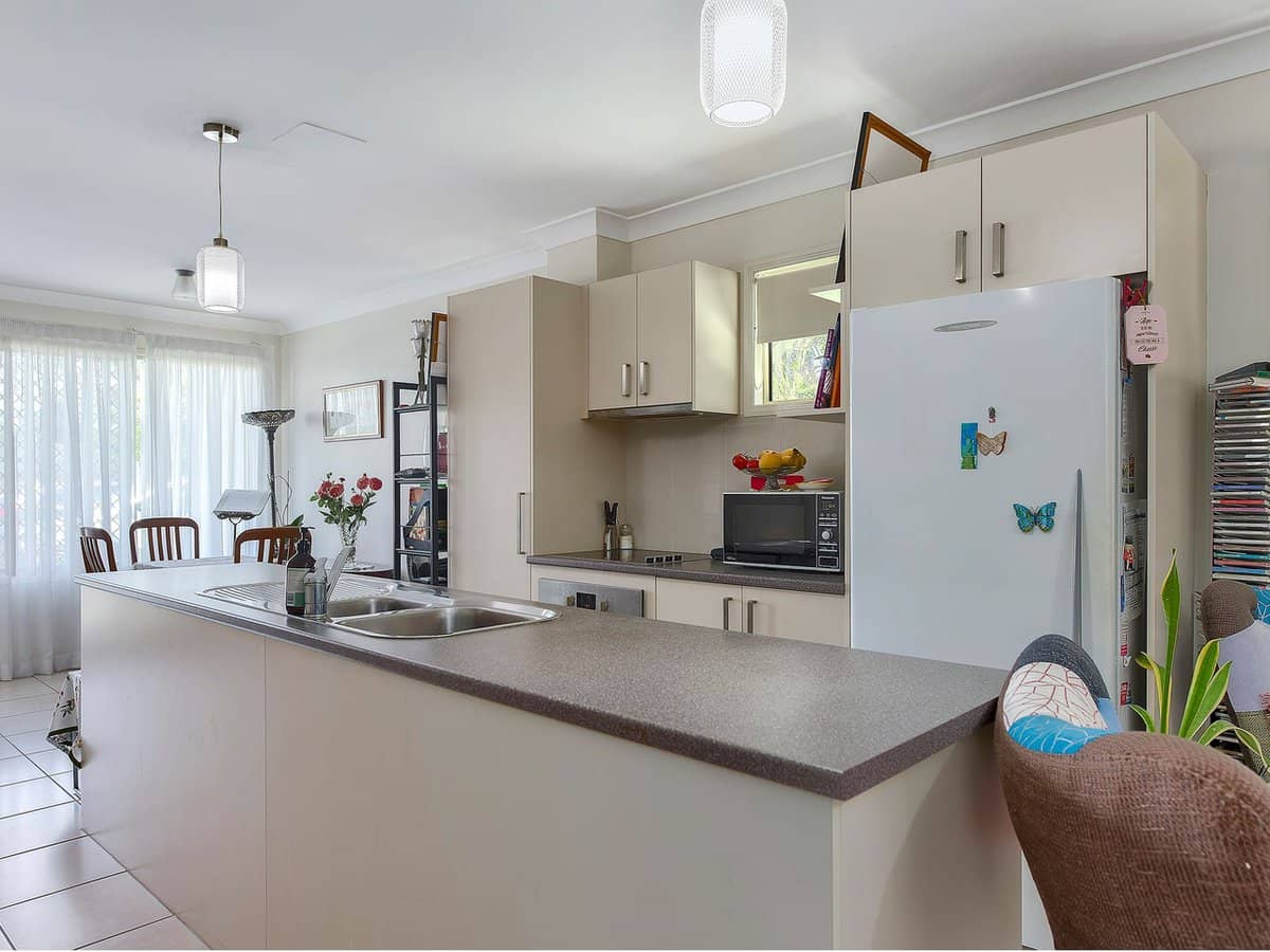 10 Crawford Avenue, Stafford - Thumbnail 2