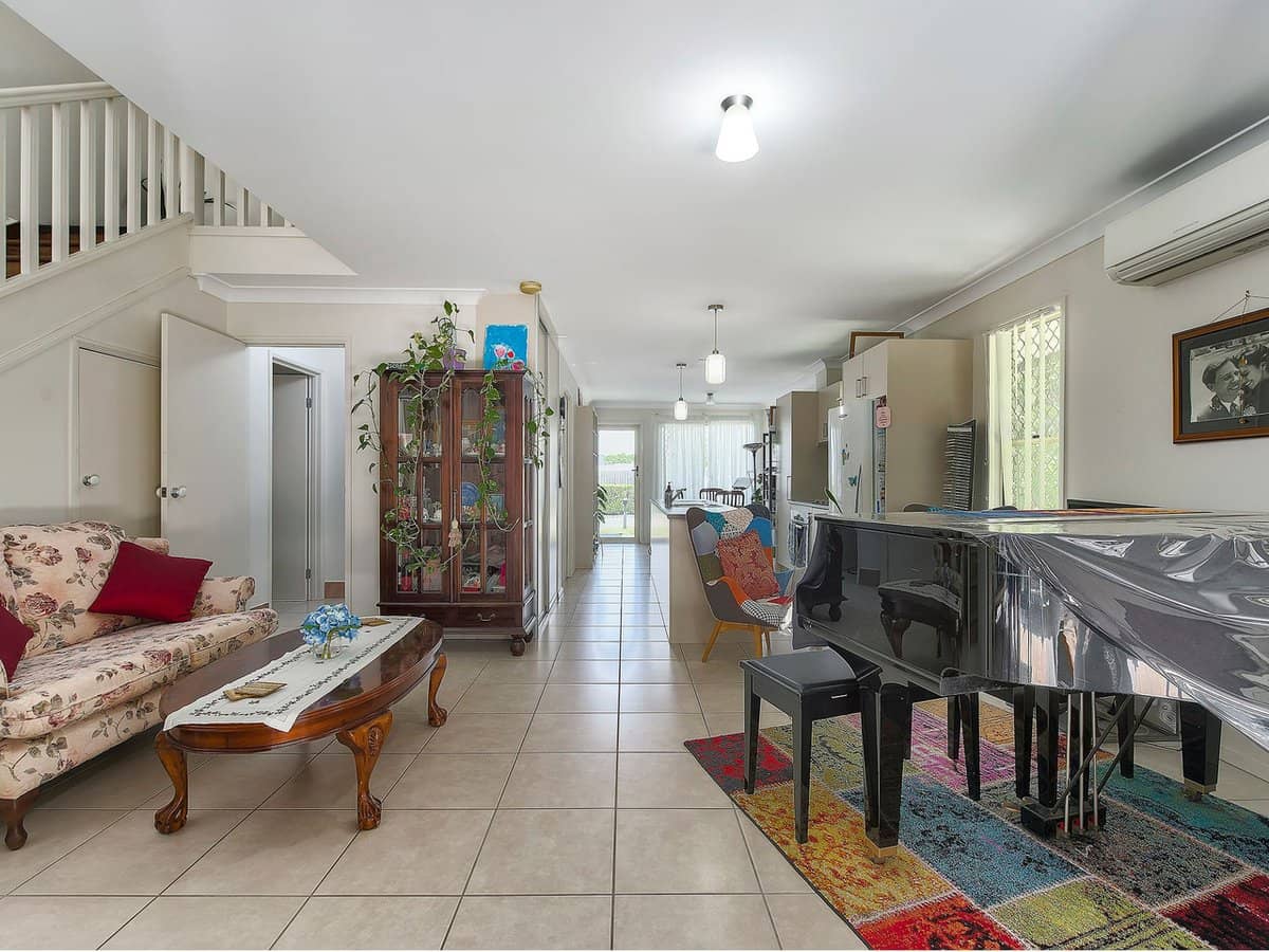 10 Crawford Avenue, Stafford - Thumbnail 5