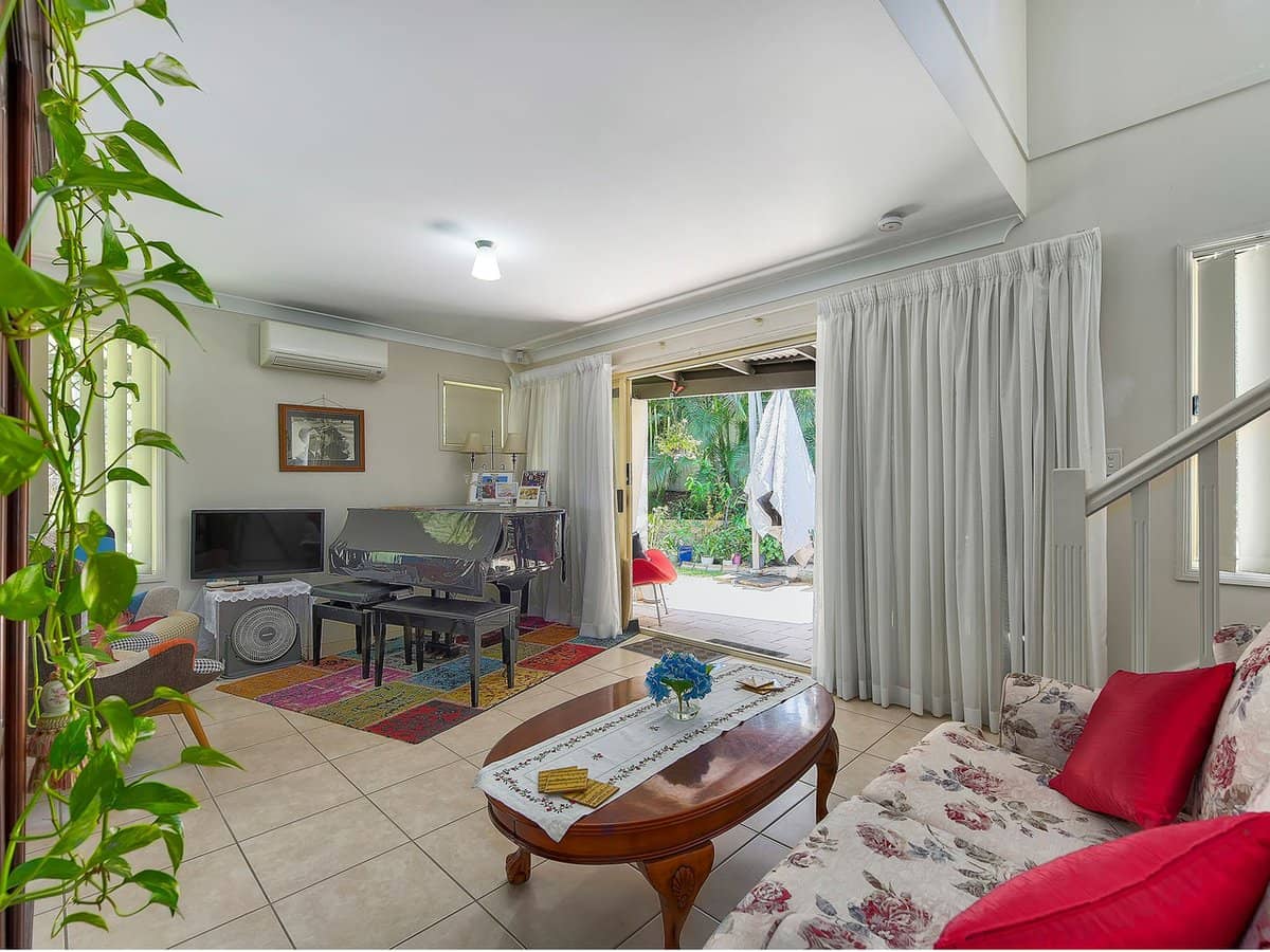 10 Crawford Avenue, Stafford - Thumbnail 7