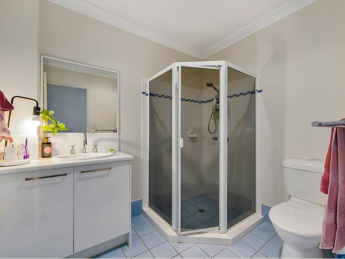 10 Crawford Avenue, Stafford - Thumbnail 12