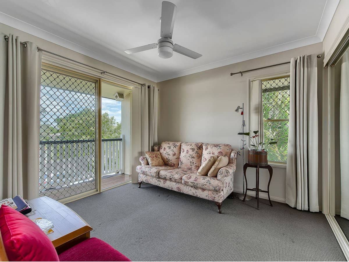 10 Crawford Avenue, Stafford - Thumbnail 13