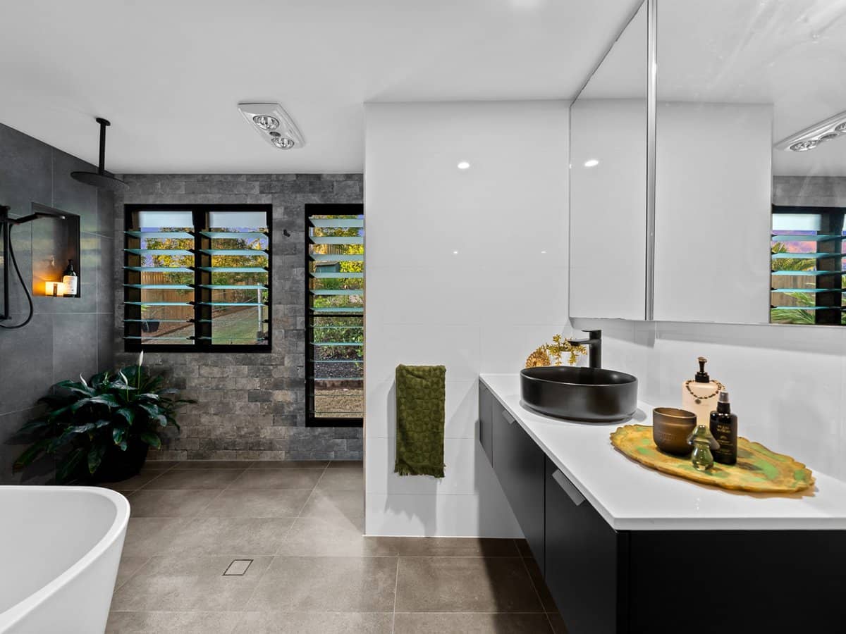 30 Narcamus Crescent, SHAILER PARK - Thumbnail 5