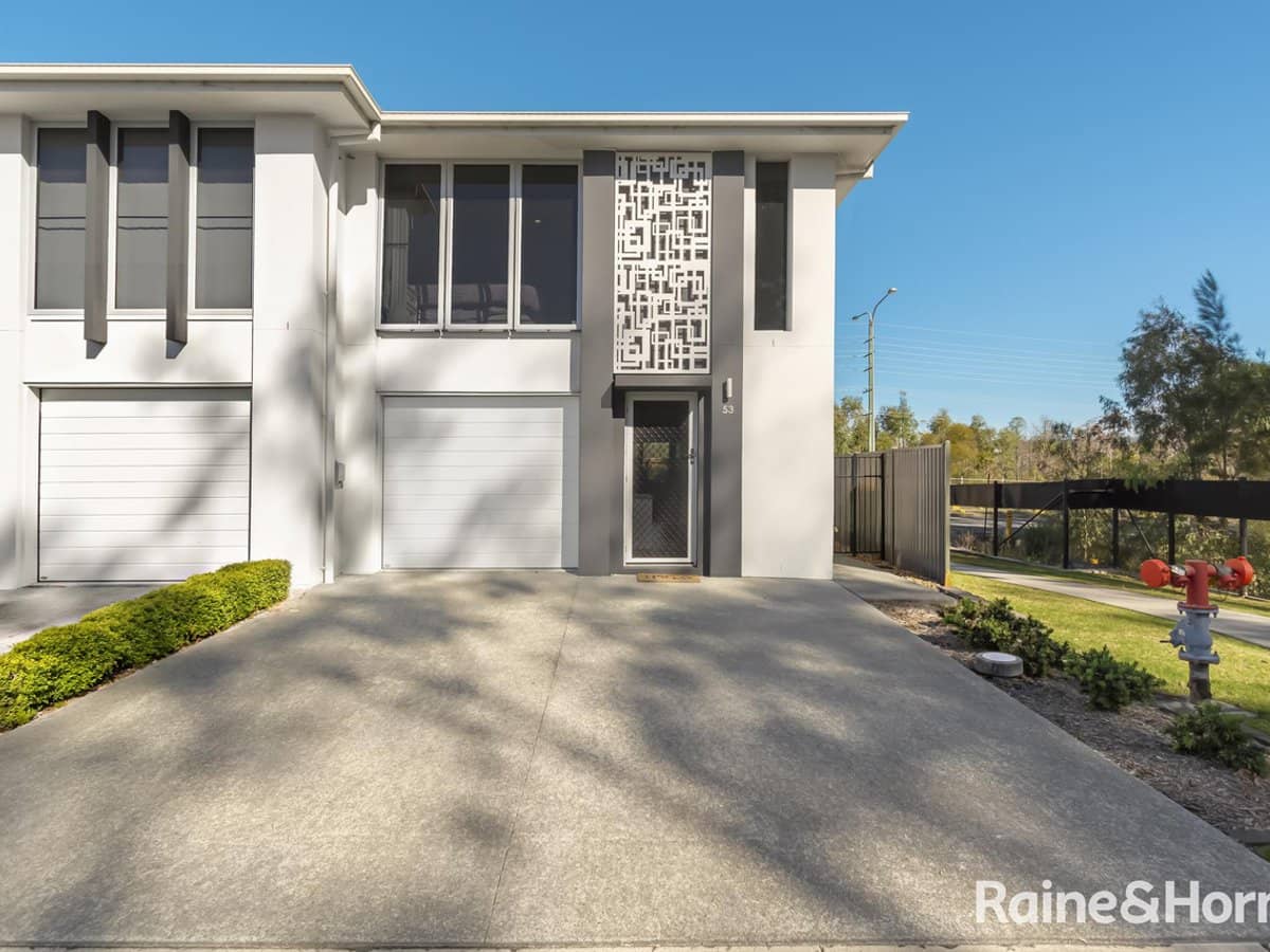 188 Gainsborough Drive, PIMPAMA - Thumbnail 1