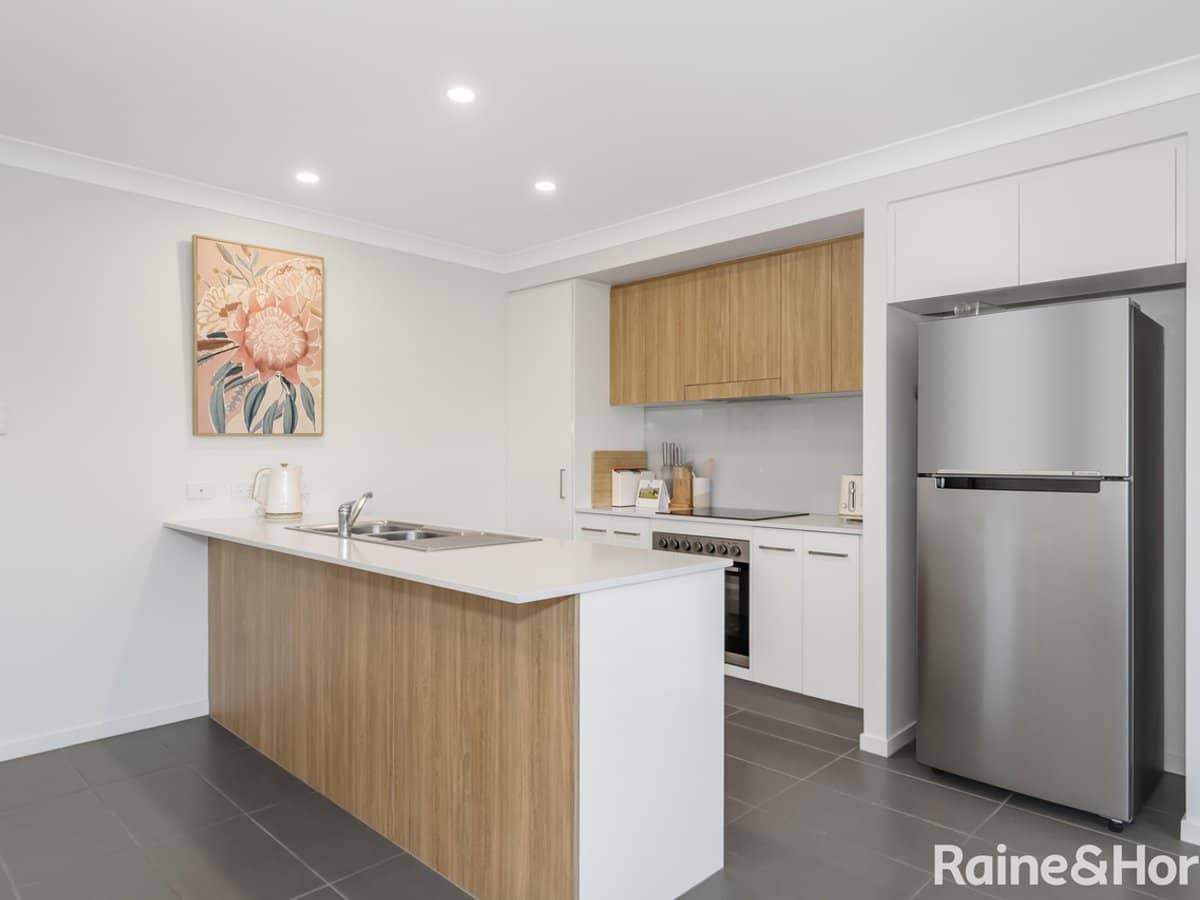 188 Gainsborough Drive, PIMPAMA - Thumbnail 2