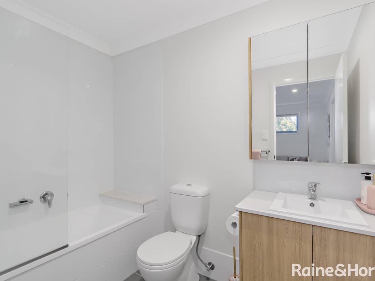 188 Gainsborough Drive, PIMPAMA - Thumbnail 11