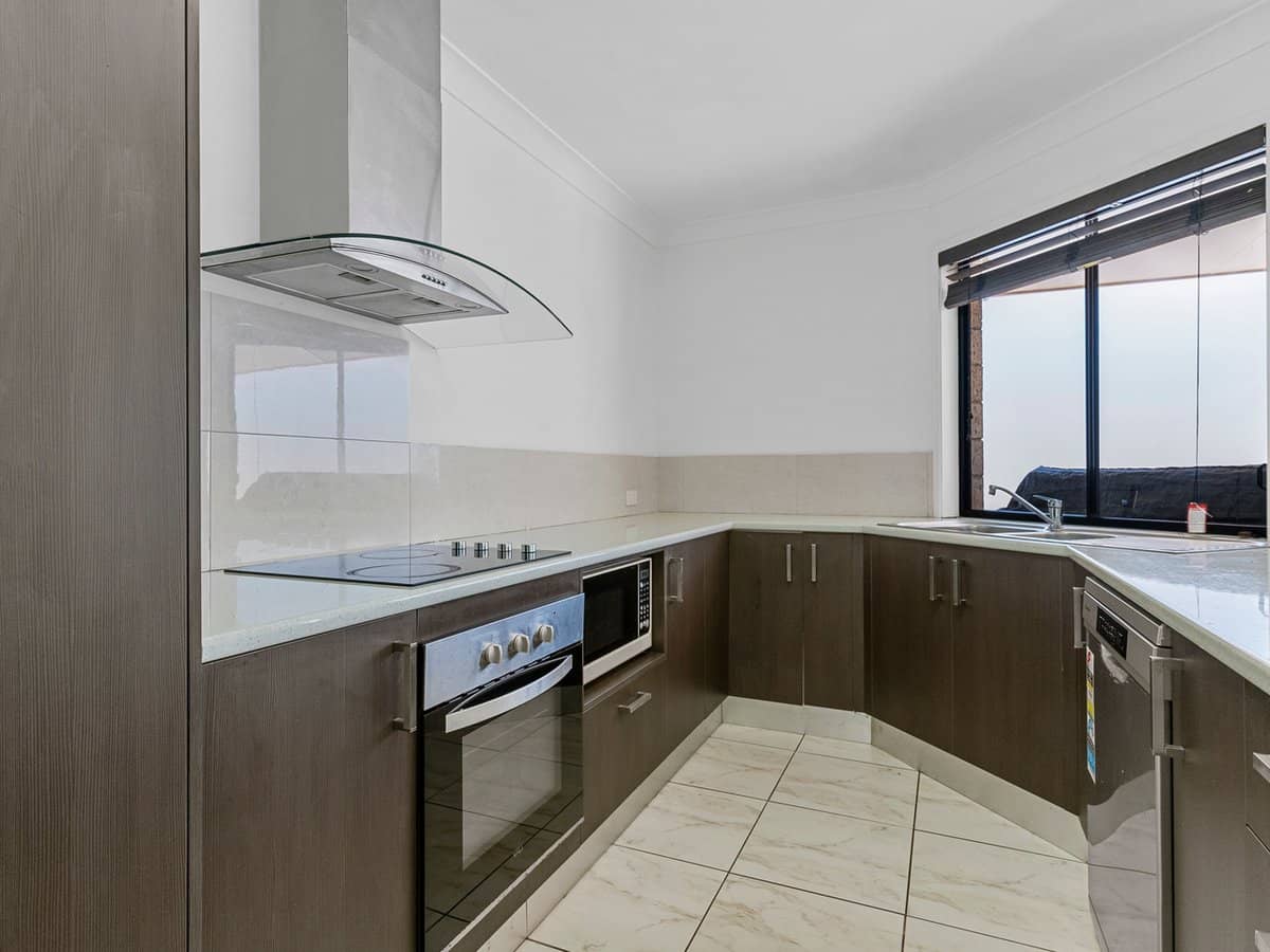 49/24 Amsonia Court, ARUNDEL - Thumbnail 3