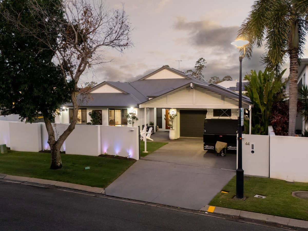 44 Travorten Drive, Bridgeman Downs - Thumbnail 2