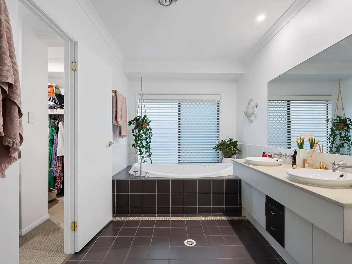 44 Travorten Drive, Bridgeman Downs - Thumbnail 22