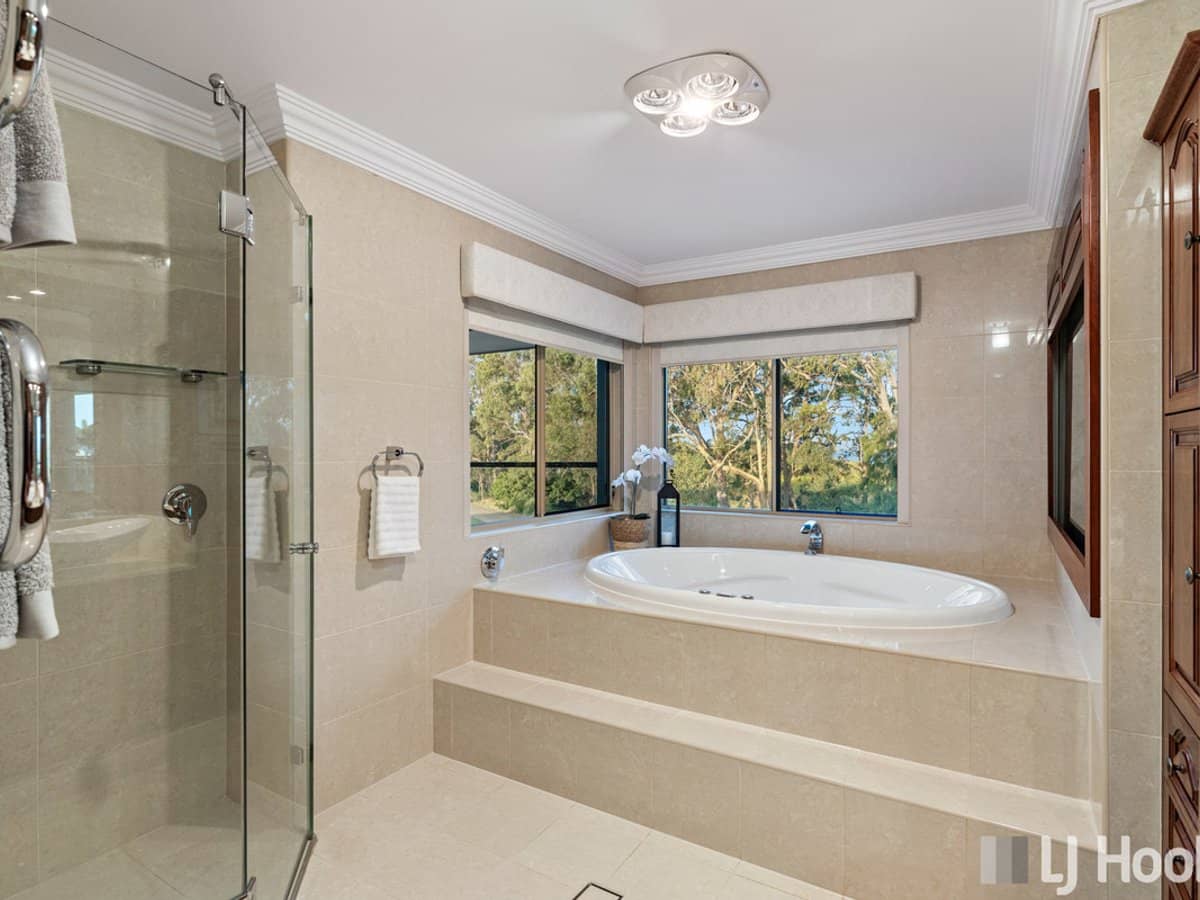 37 Omega Avenue, CLEVELAND - Thumbnail 24