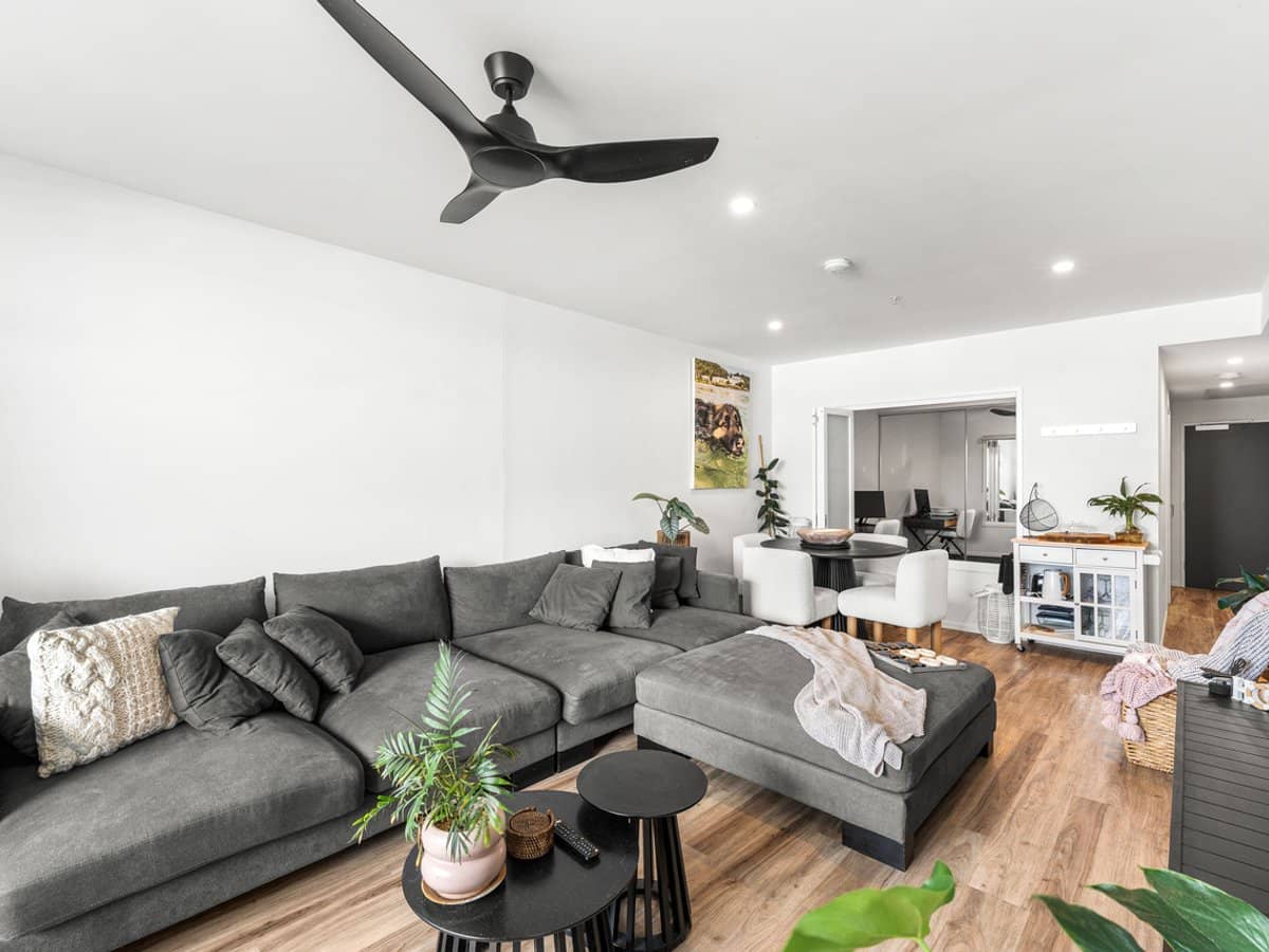 4410/5 Harbour Side Court, BIGGERA WATERS - Thumbnail 2