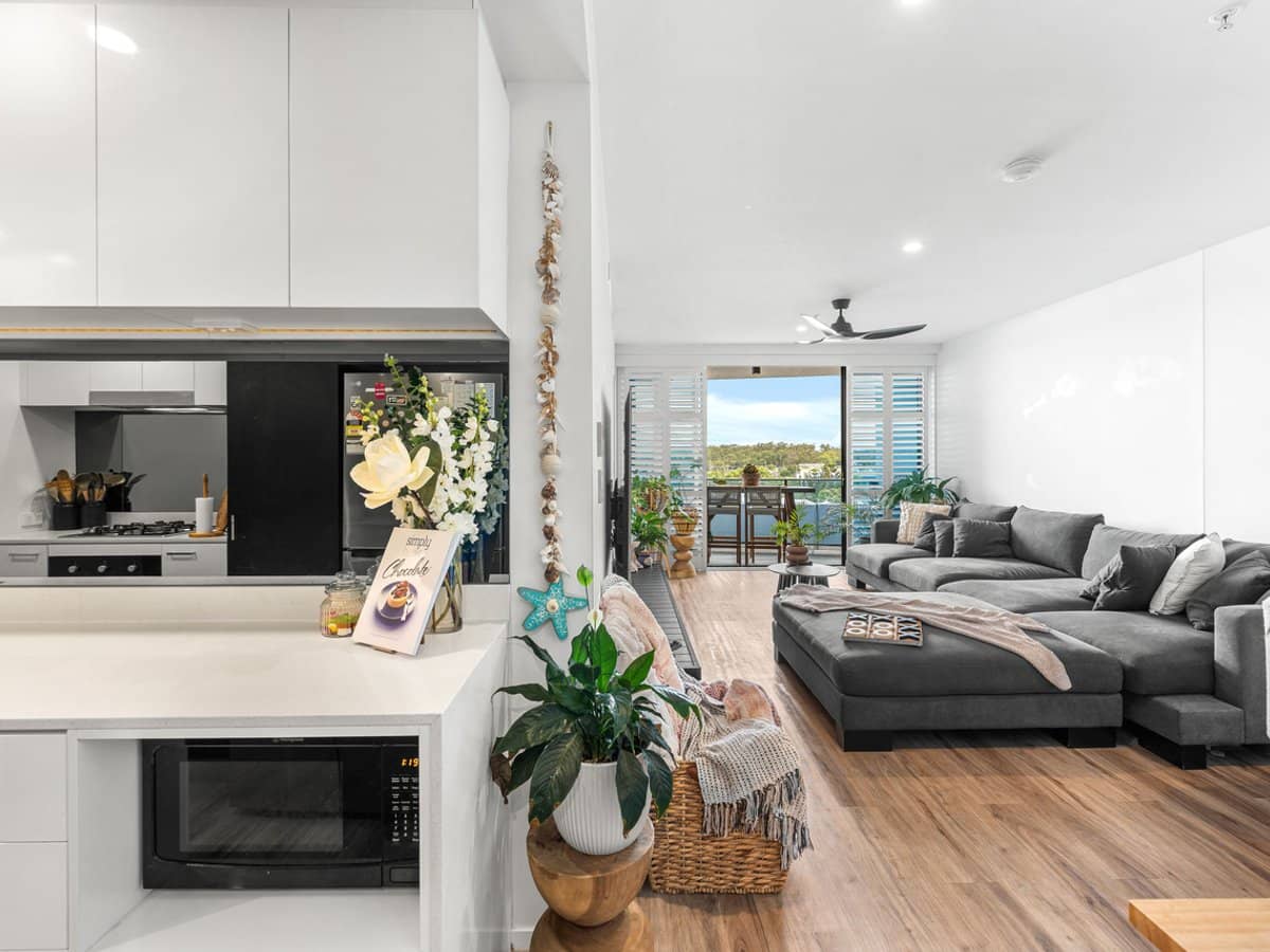 4410/5 Harbour Side Court, BIGGERA WATERS - Thumbnail 3