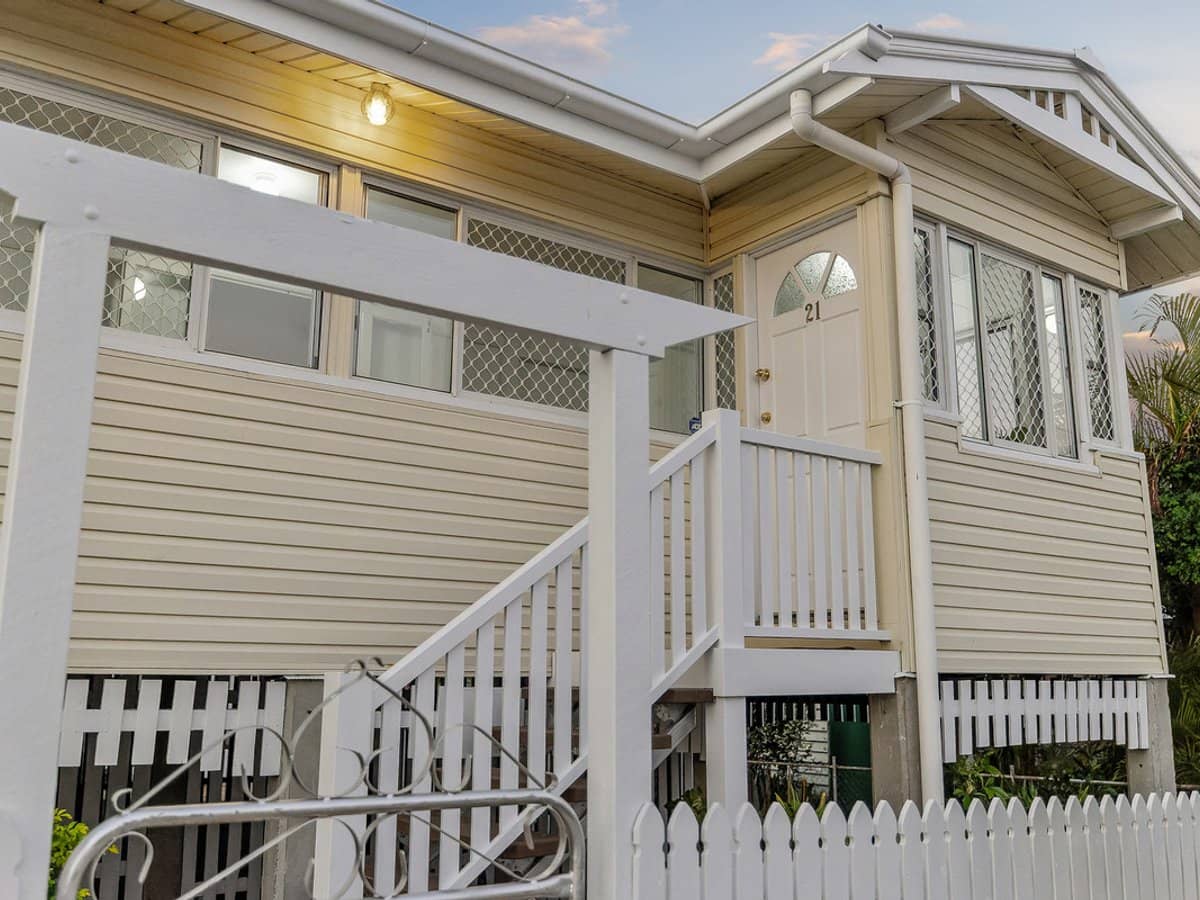 21 Elizabeth Street, WOODEND - Thumbnail 1