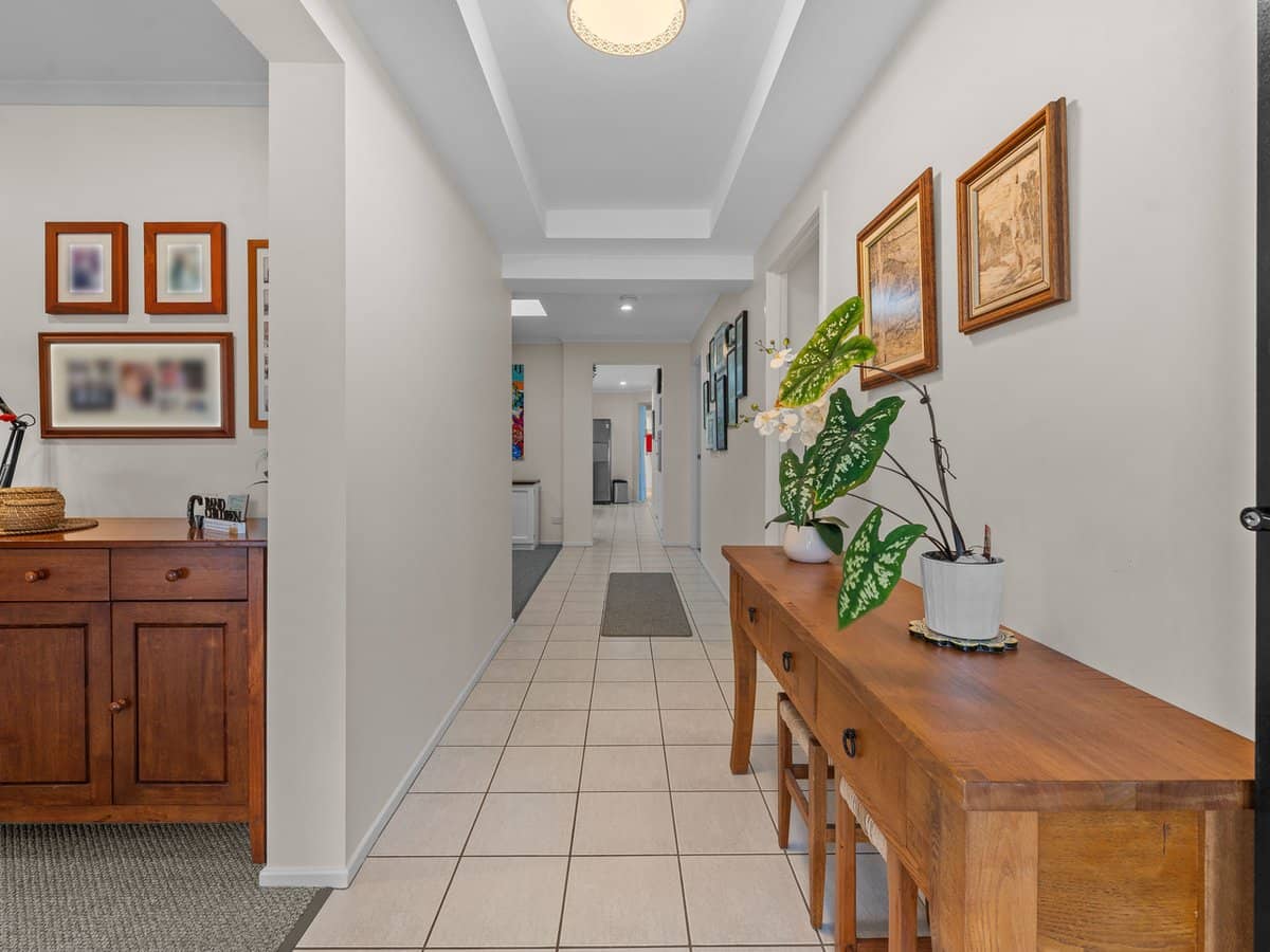 4 Coolgardie Court, Arana Hills - Thumbnail 2