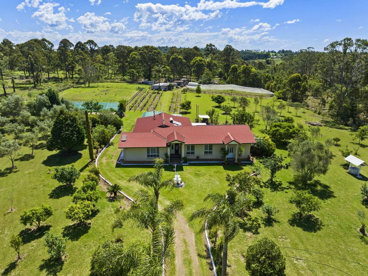 145 Crumpton Drive, BLACKBUTT - Thumbnail 1