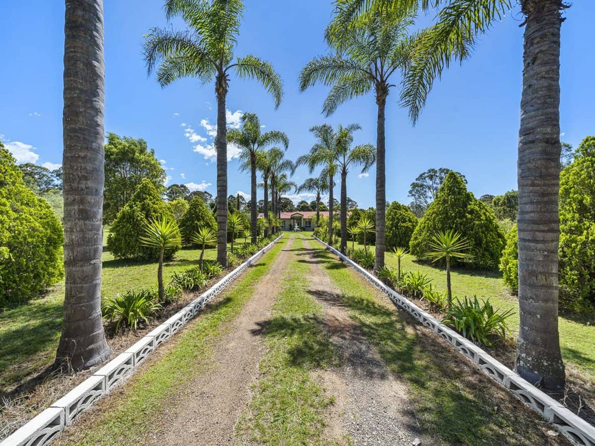 145 Crumpton Drive, BLACKBUTT - Thumbnail 2