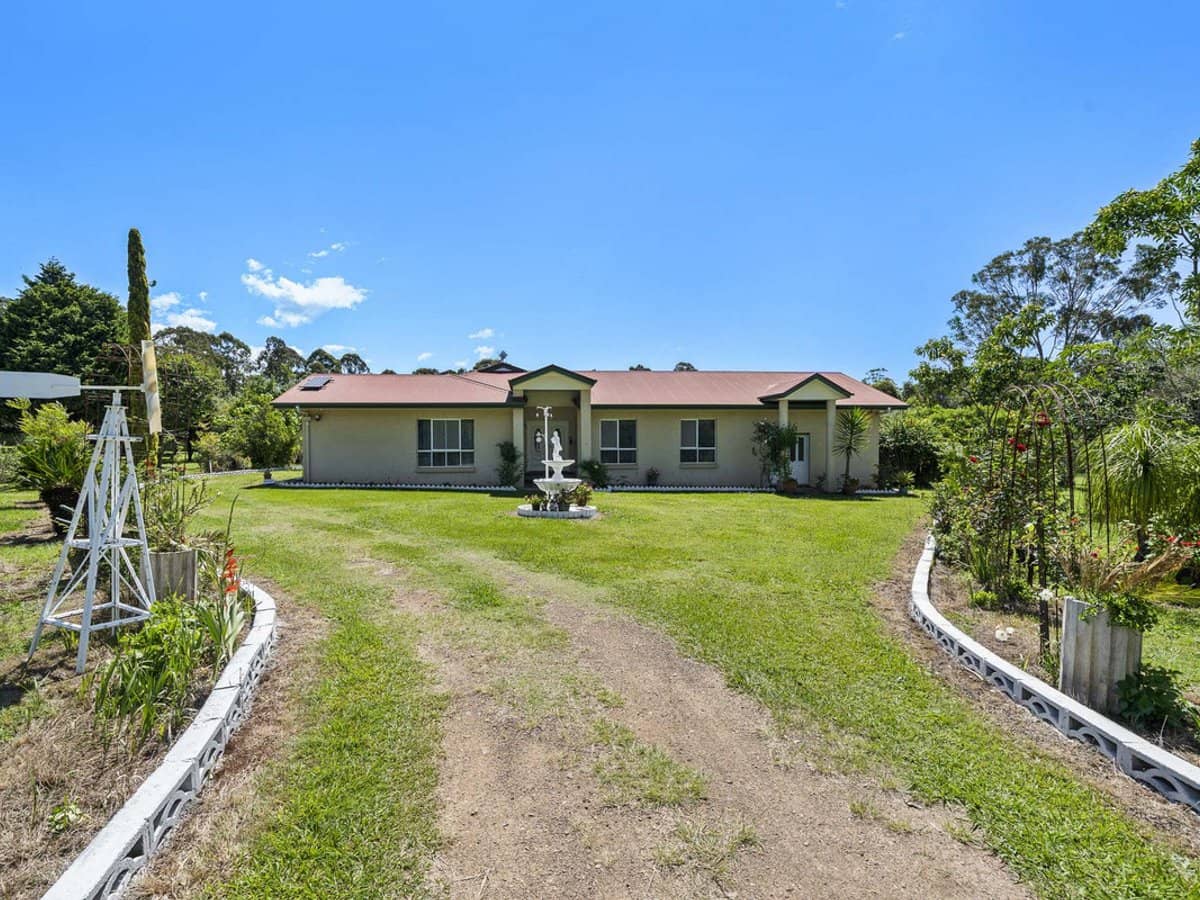 145 Crumpton Drive, BLACKBUTT - Thumbnail 3