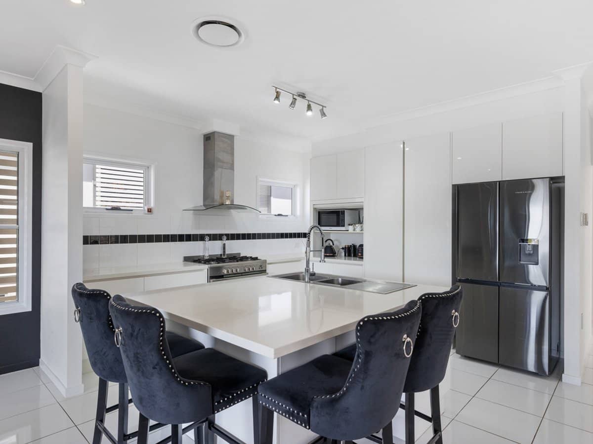 348 Main Road, WELLINGTON POINT - Thumbnail 2