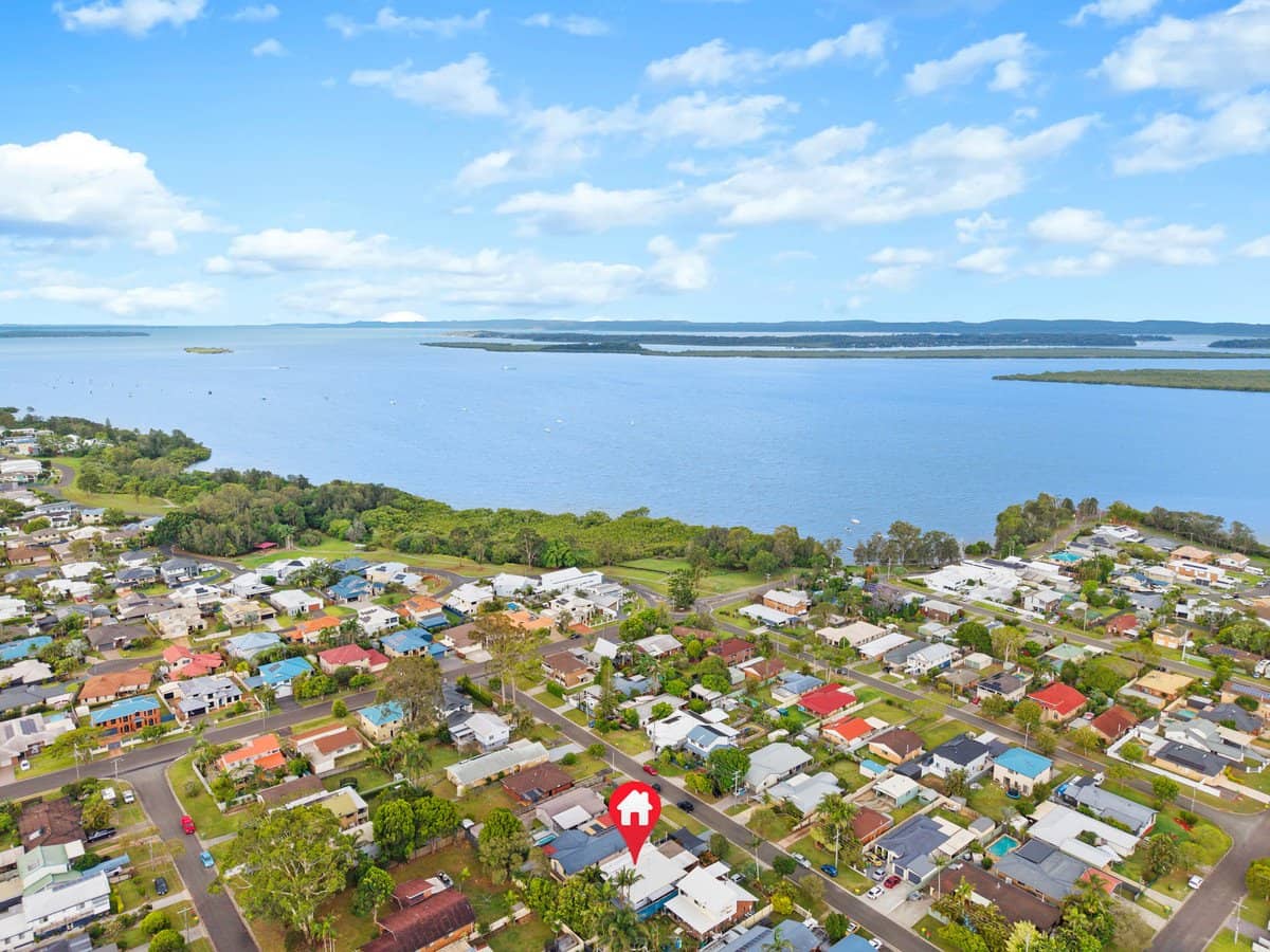 18 Lisa Street, REDLAND BAY - Thumbnail 1