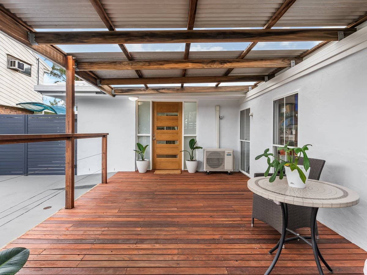 18 Lisa Street, REDLAND BAY - Thumbnail 2