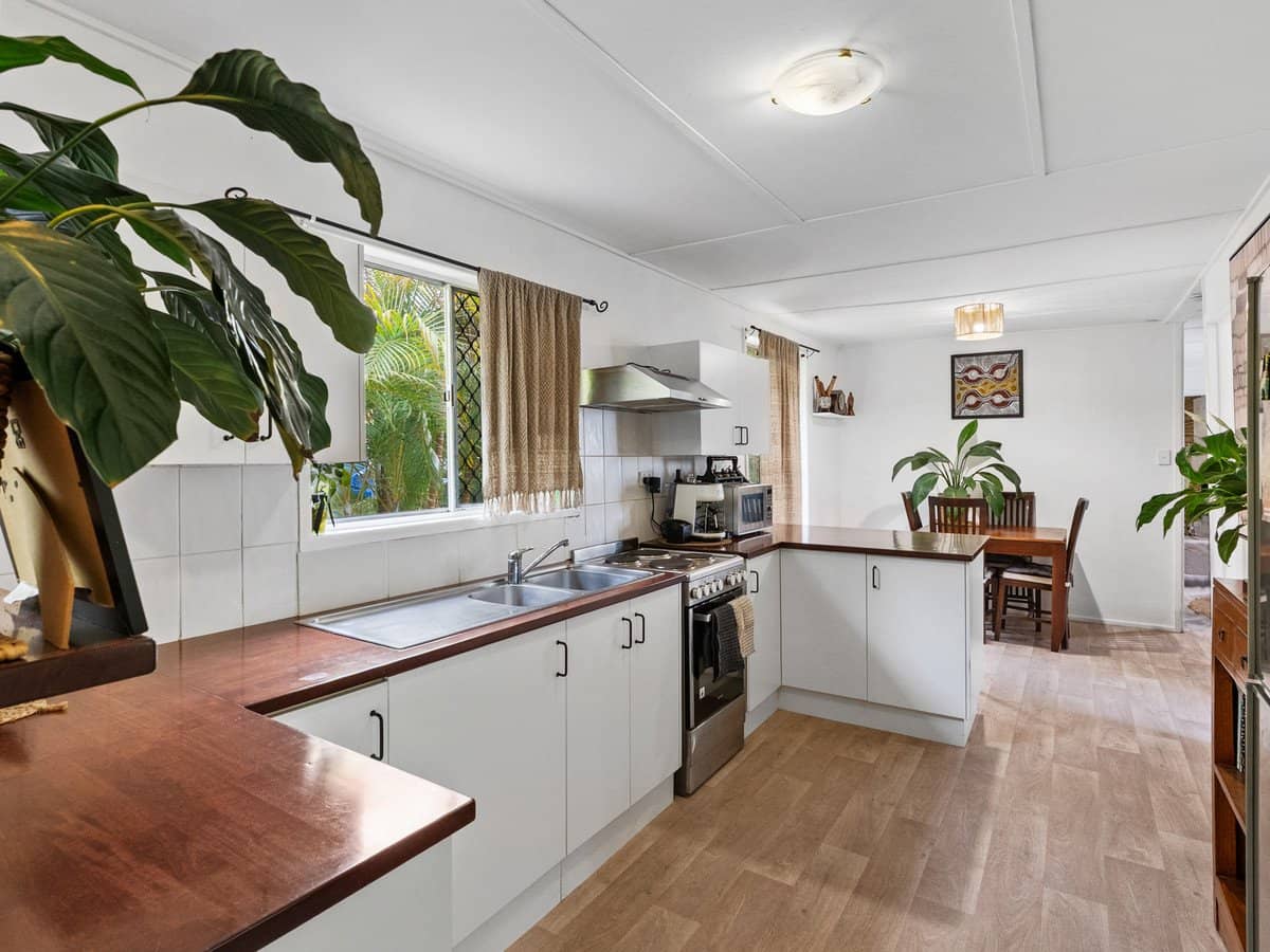 12 Michael Street, REDLAND BAY - Thumbnail 1