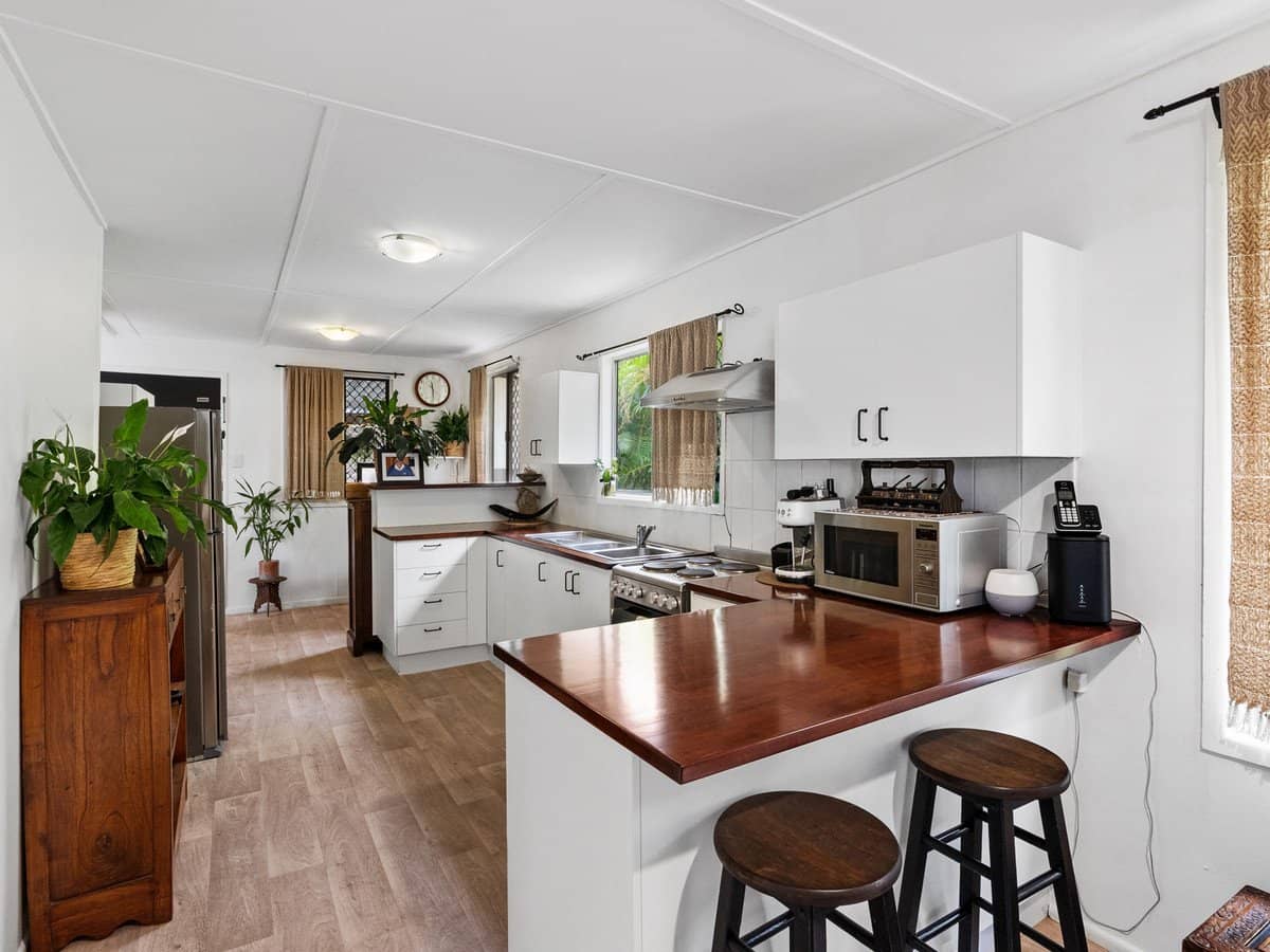 12 Michael Street, REDLAND BAY - Thumbnail 2