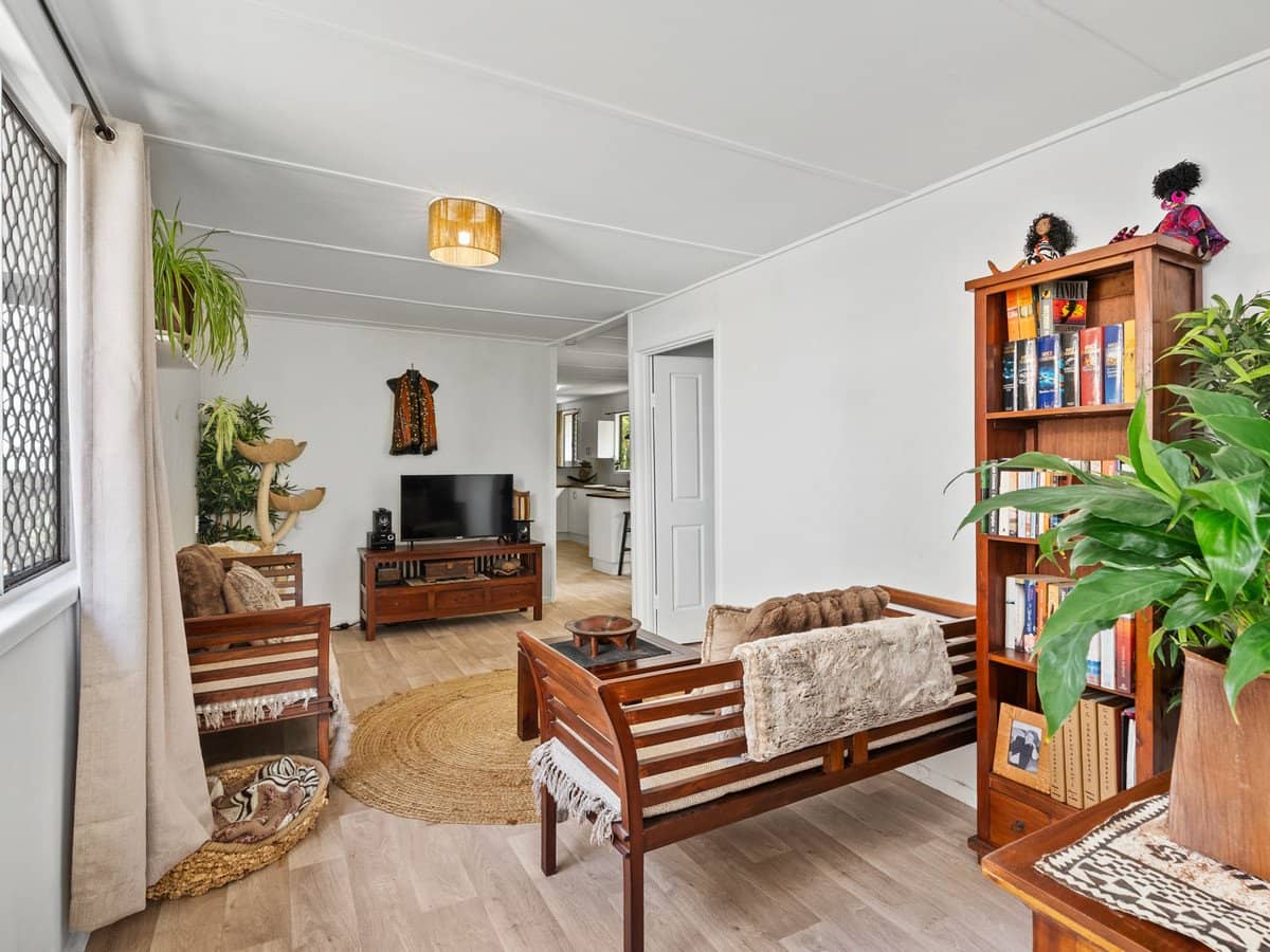 12 Michael Street, REDLAND BAY - Thumbnail 8